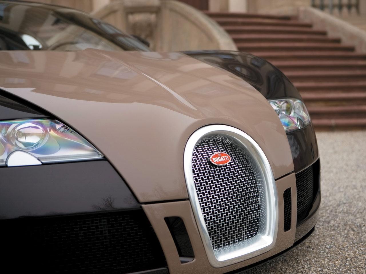 Bugatti Veyron front grille and headlights HD Wallpaper