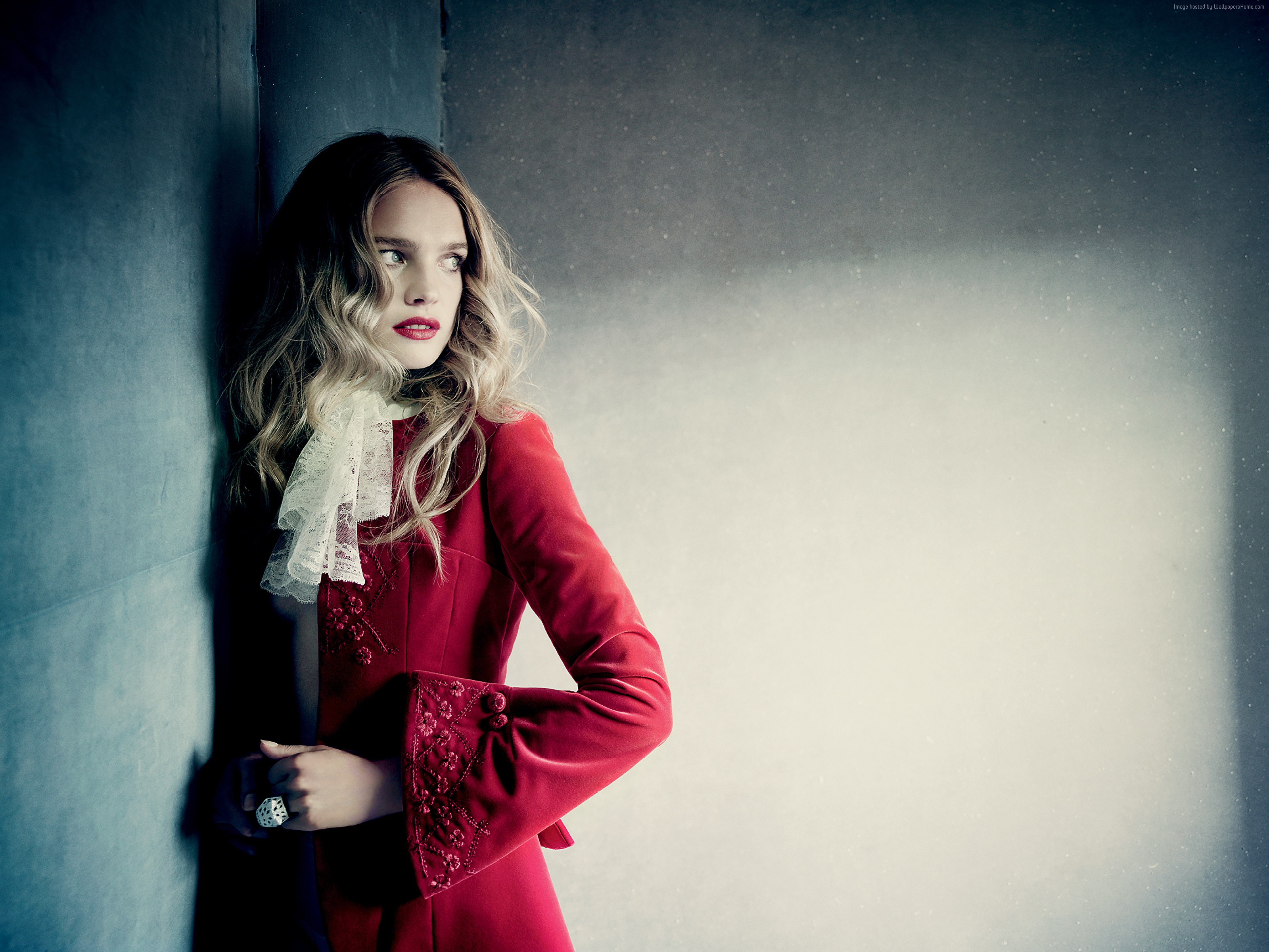 Natalia Vodianova in Red Velvet Coat HD Wallpaper