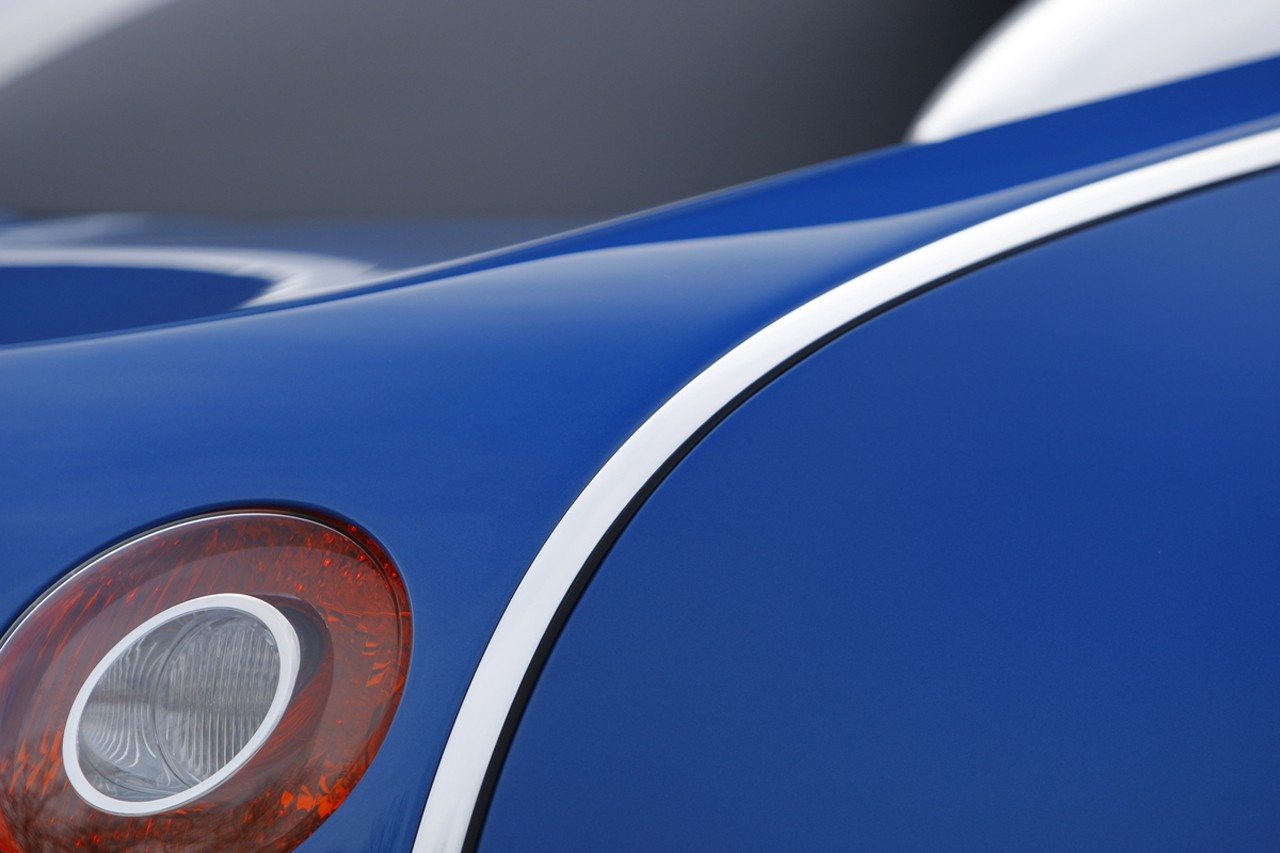 Blue Bugatti Veyron rear detail with taillight HD Wallpaper