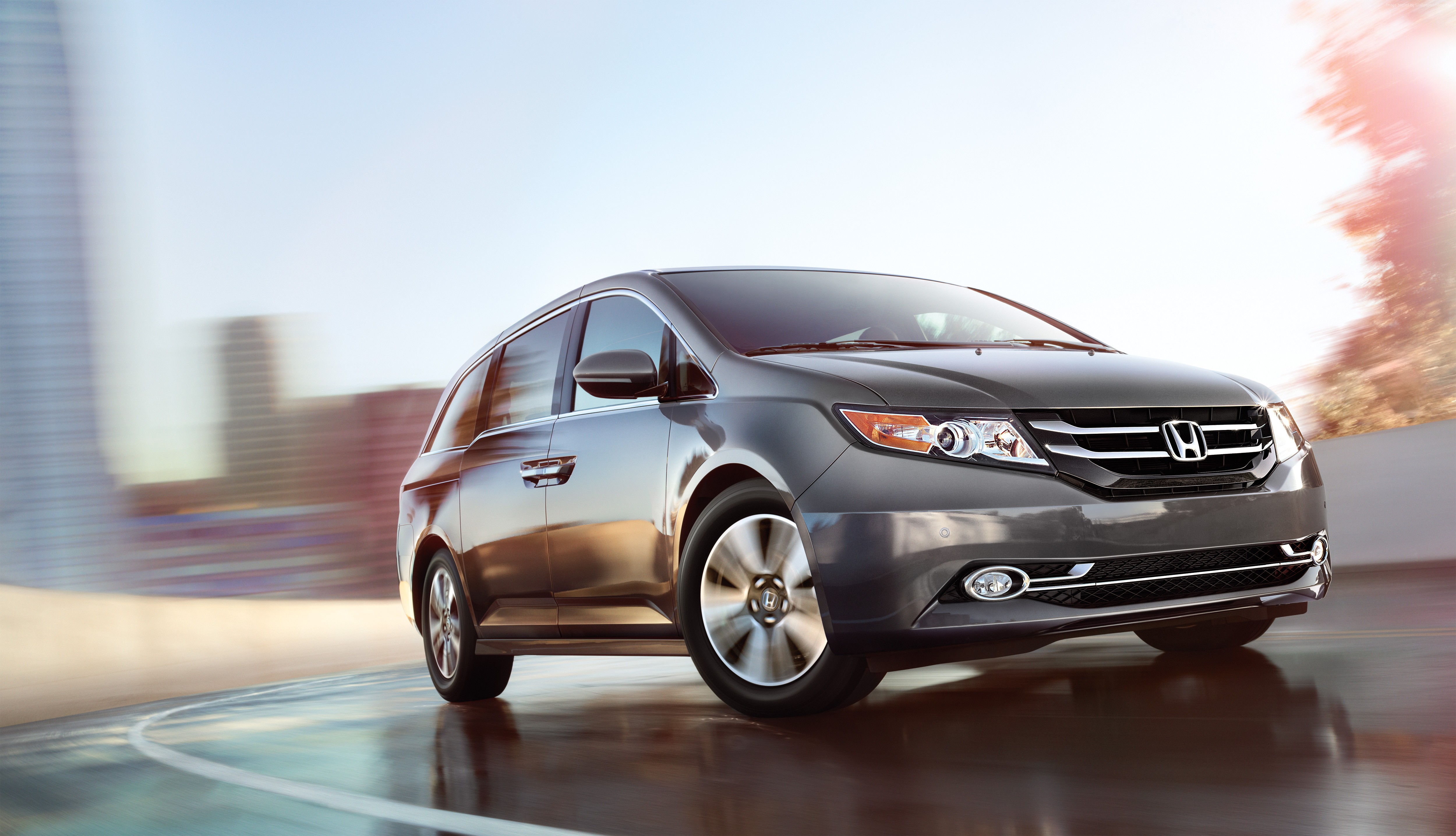 Honda Odyssey Minivan on a City Road HD Wallpaper
