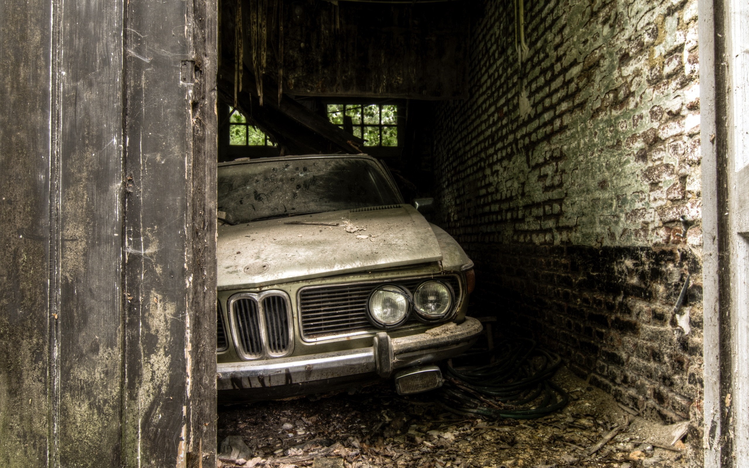 Abandoned BMW car in a derelict garage HD Wallpaper