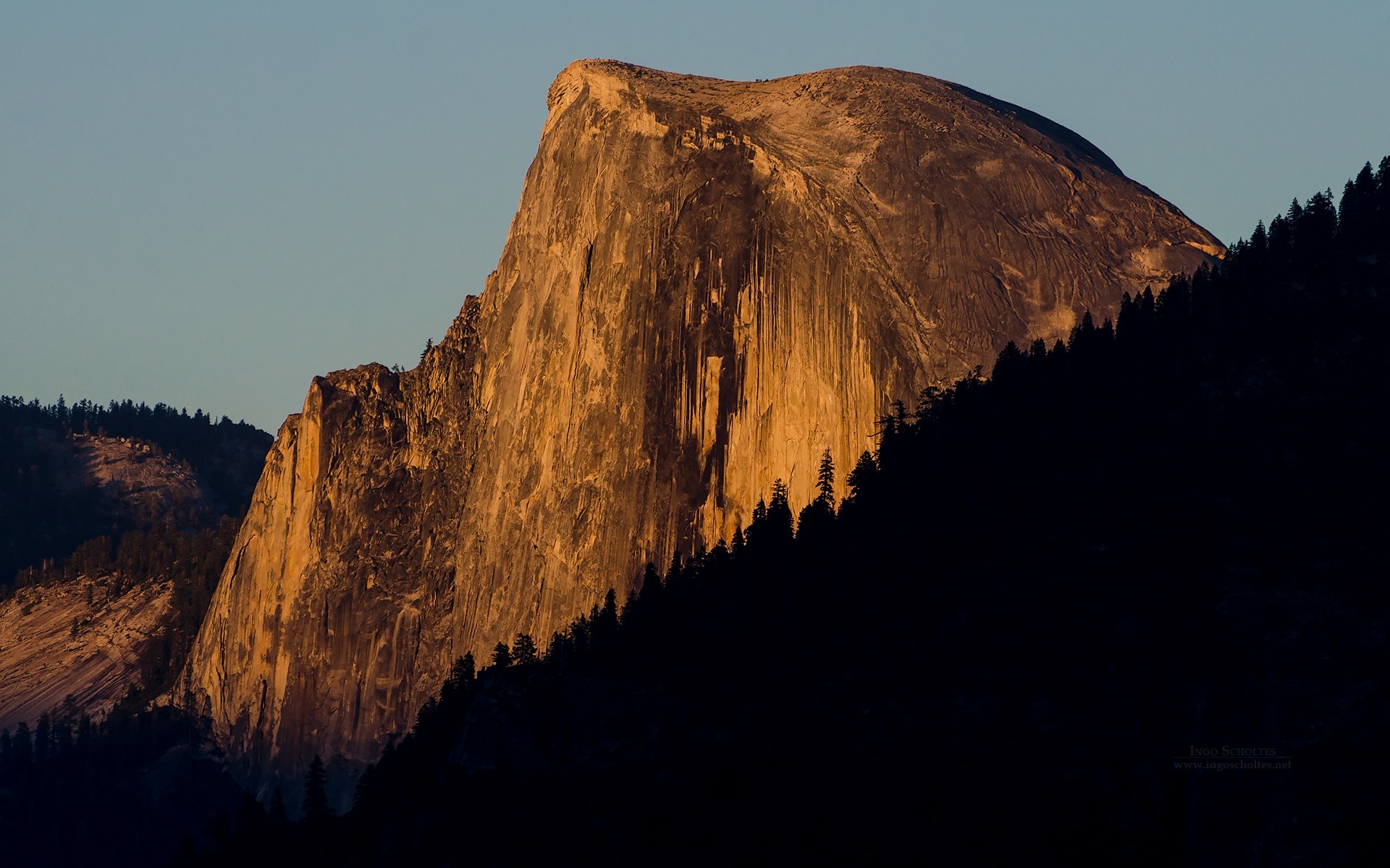 Half Dome mountain at sunset in Yosemite National Park HD Wallpaper