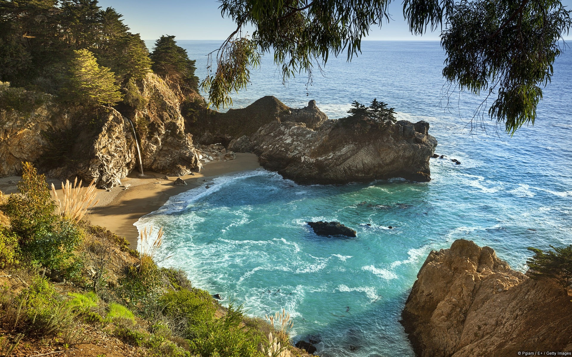 McWay Falls waterfall flowing onto a beach in Big Sur, California HD Wallpaper