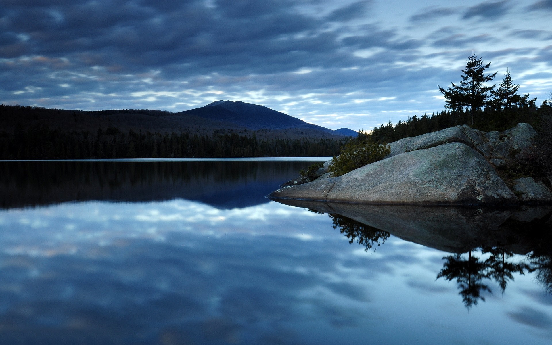 Lake reflection of mountains and trees at dusk HD Wallpaper