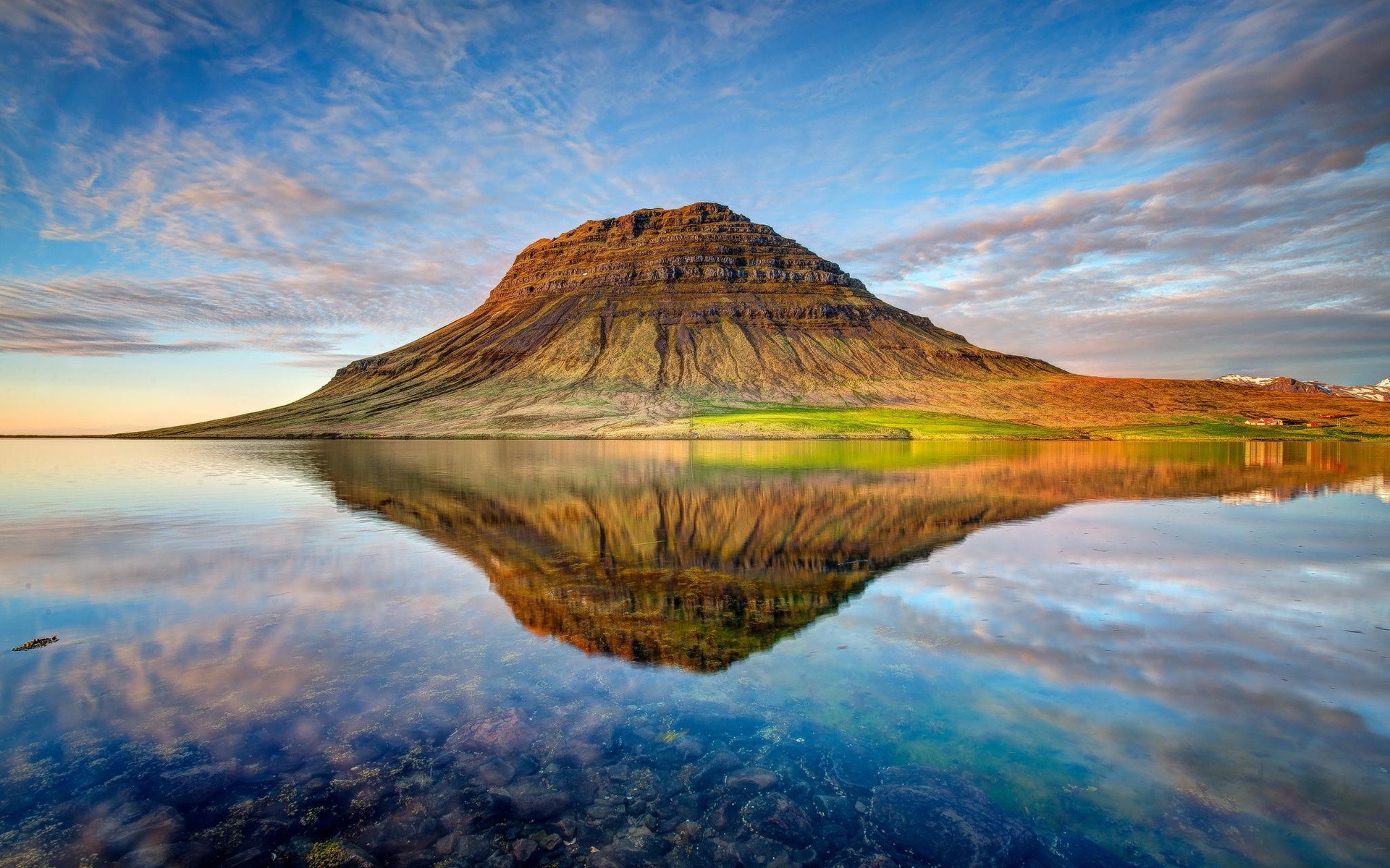 Kirkjufell mountain reflected in water, Iceland HD Wallpaper