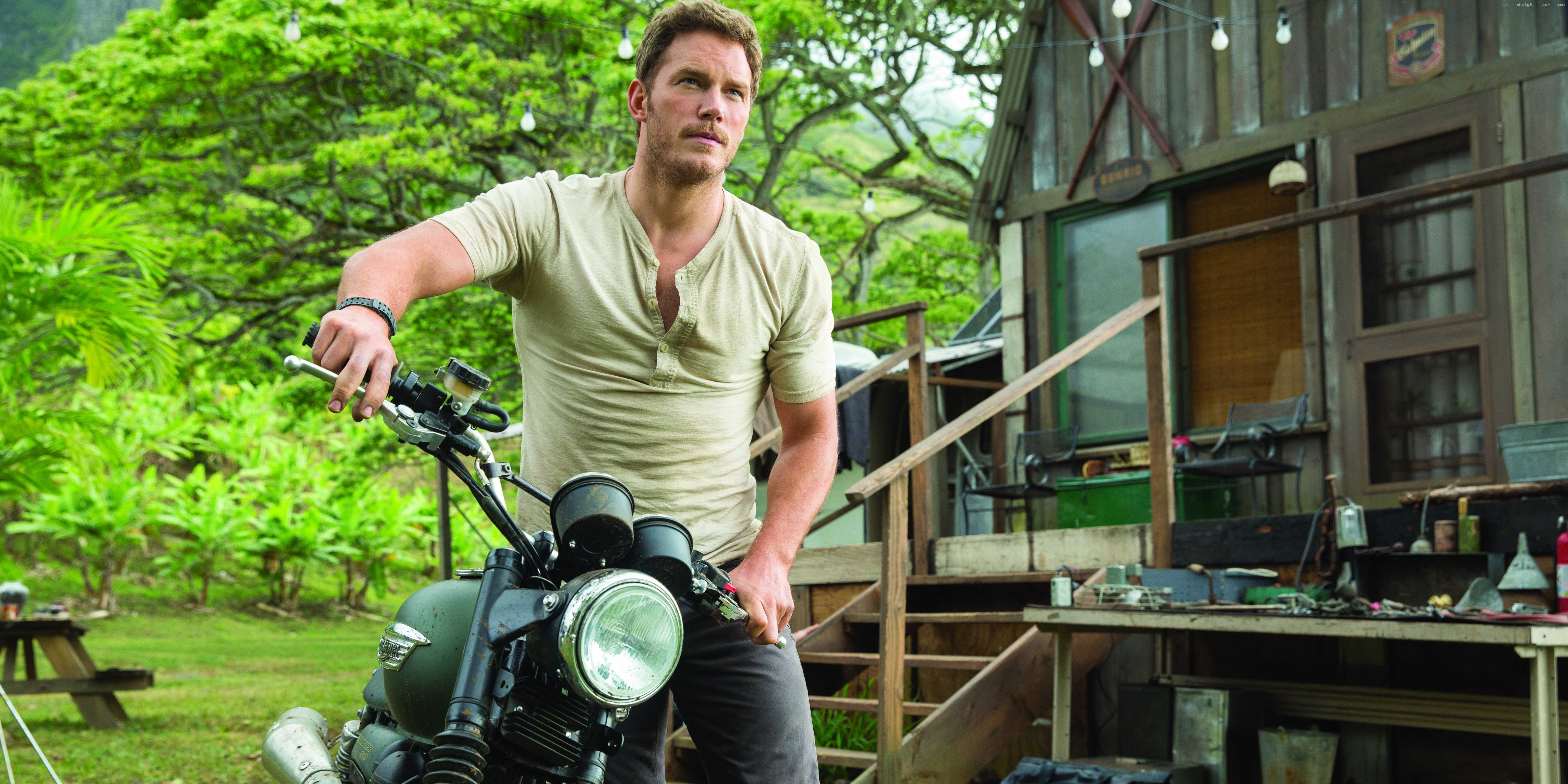 Chris Pratt on a motorcycle in Jurassic World HD Wallpaper