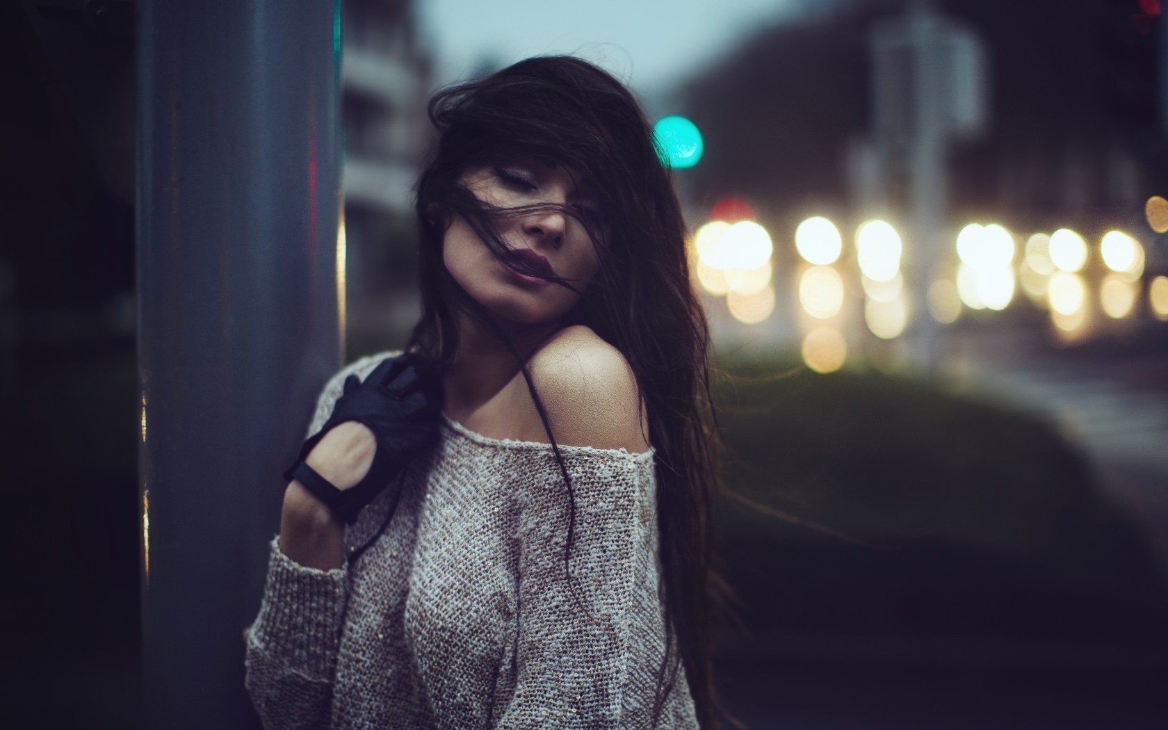 Woman in sweater and gloves at night HD Wallpaper