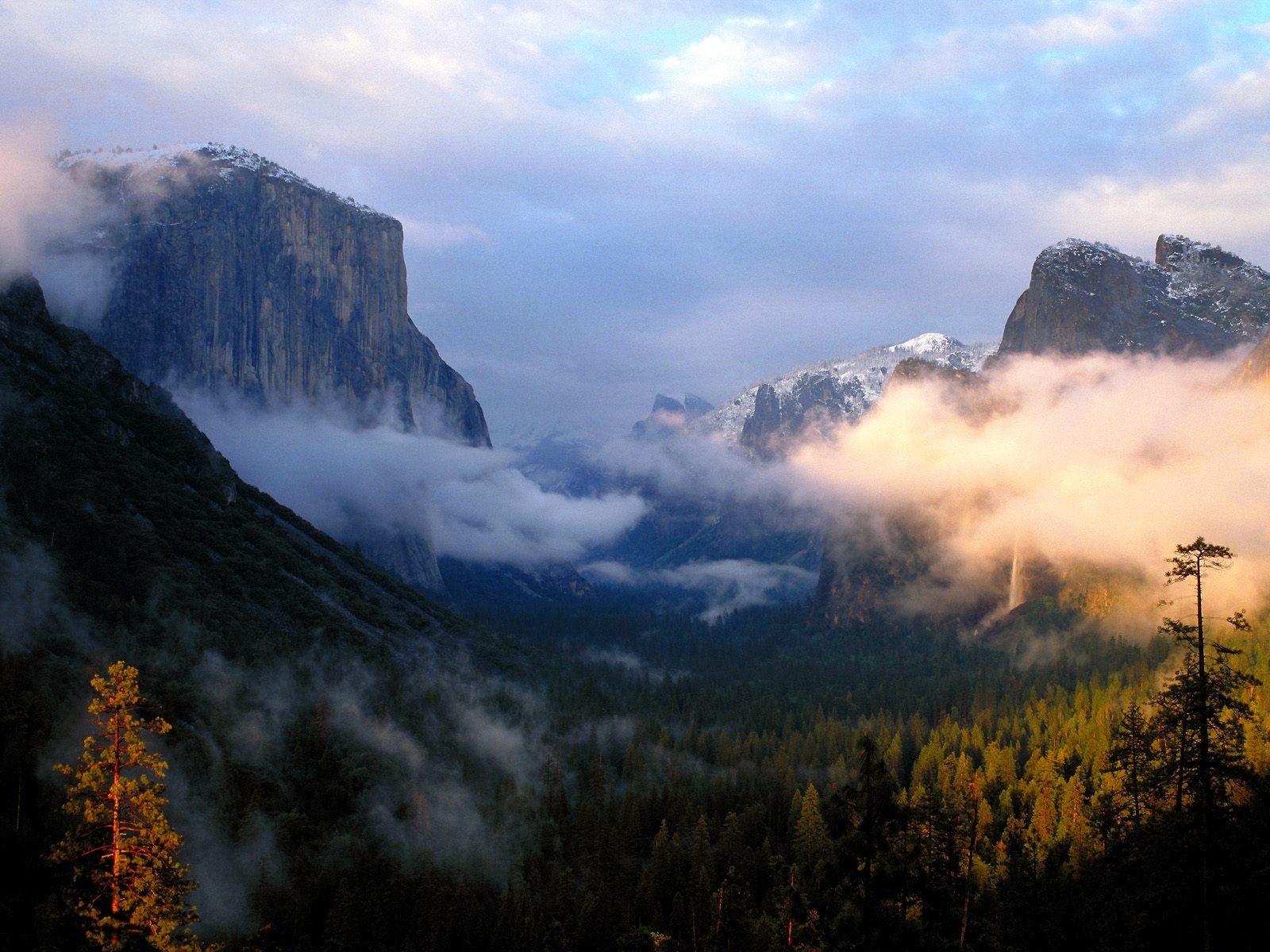 Yosemite National Park Mountains with Mist and Sunlight HD Wallpaper