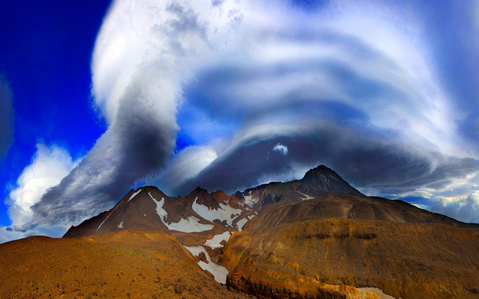 Lenticular clouds over mountains HD Wallpaper