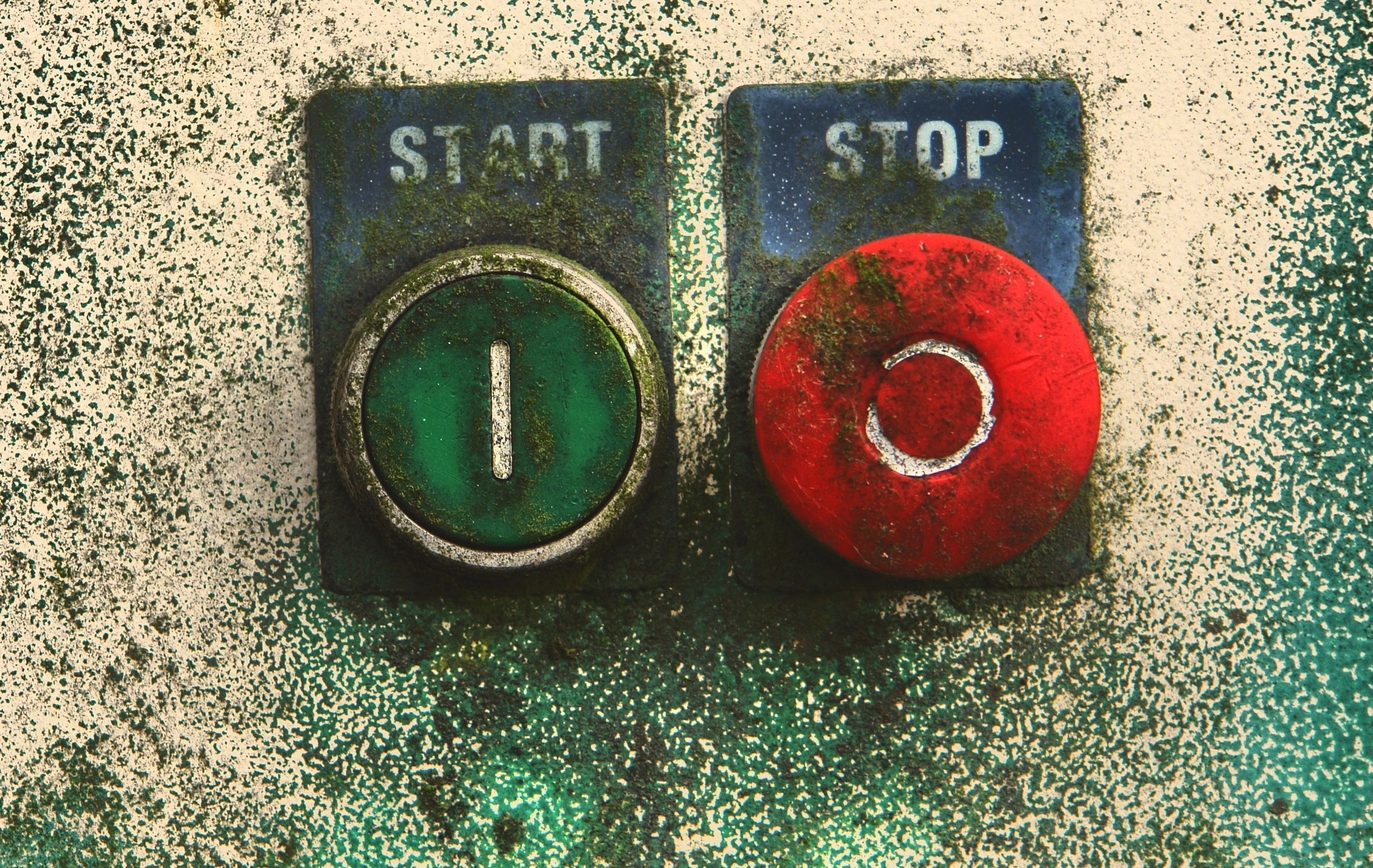 Start and Stop power buttons on a weathered panel HD Wallpaper