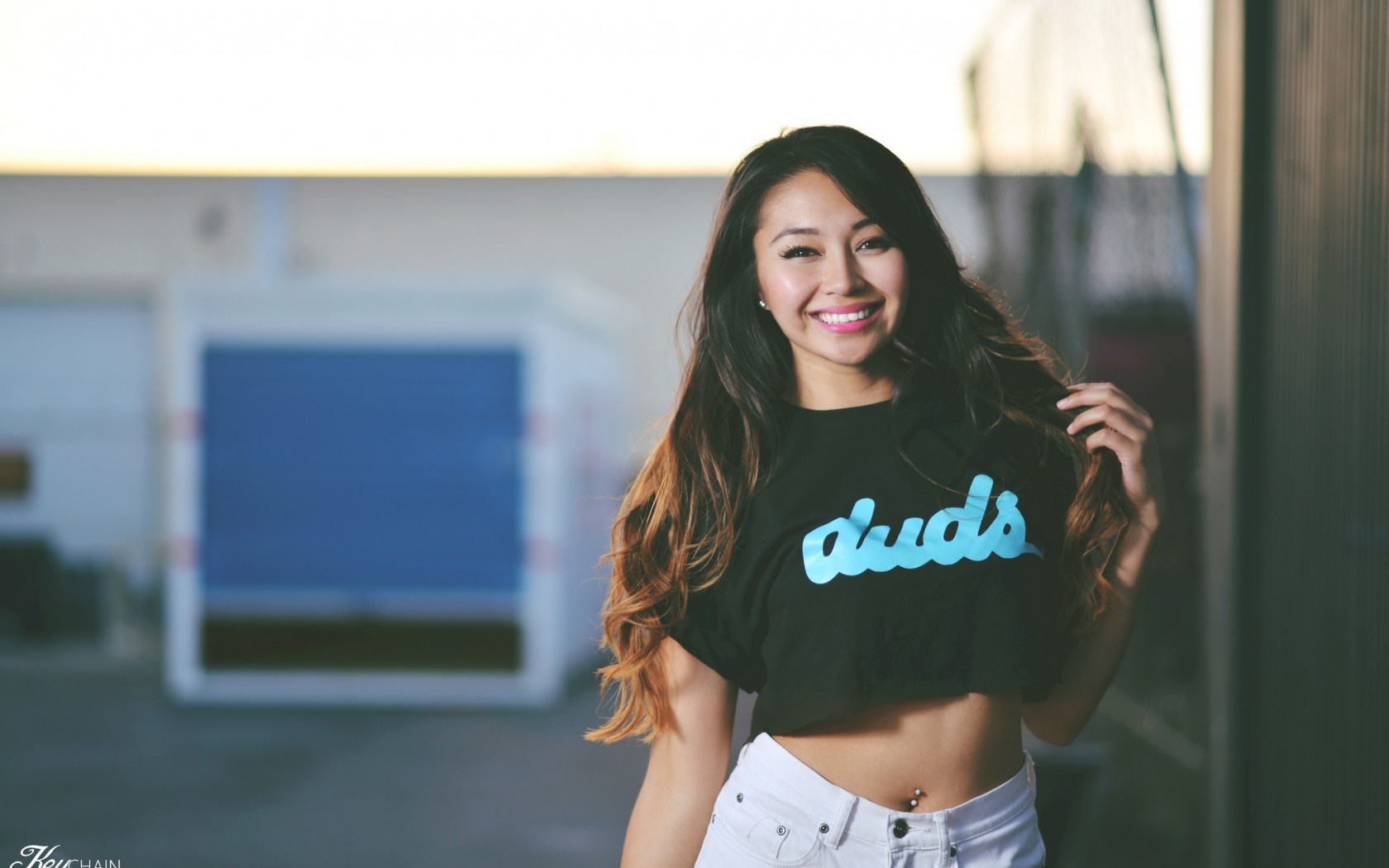 Model wearing a crop top and shorts HD Wallpaper