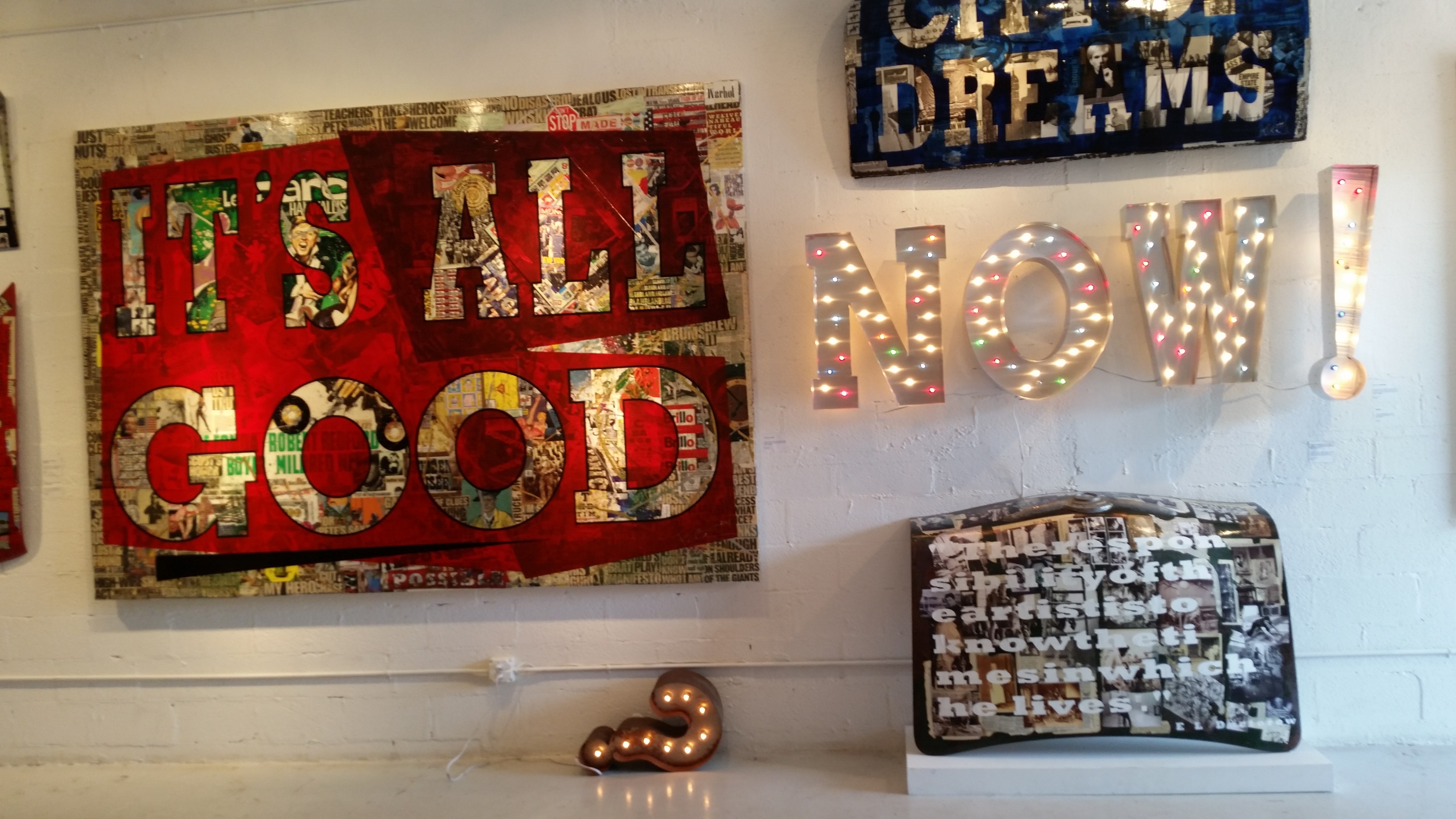Art display with "It's All Good" and "Now!" signs HD Wallpaper