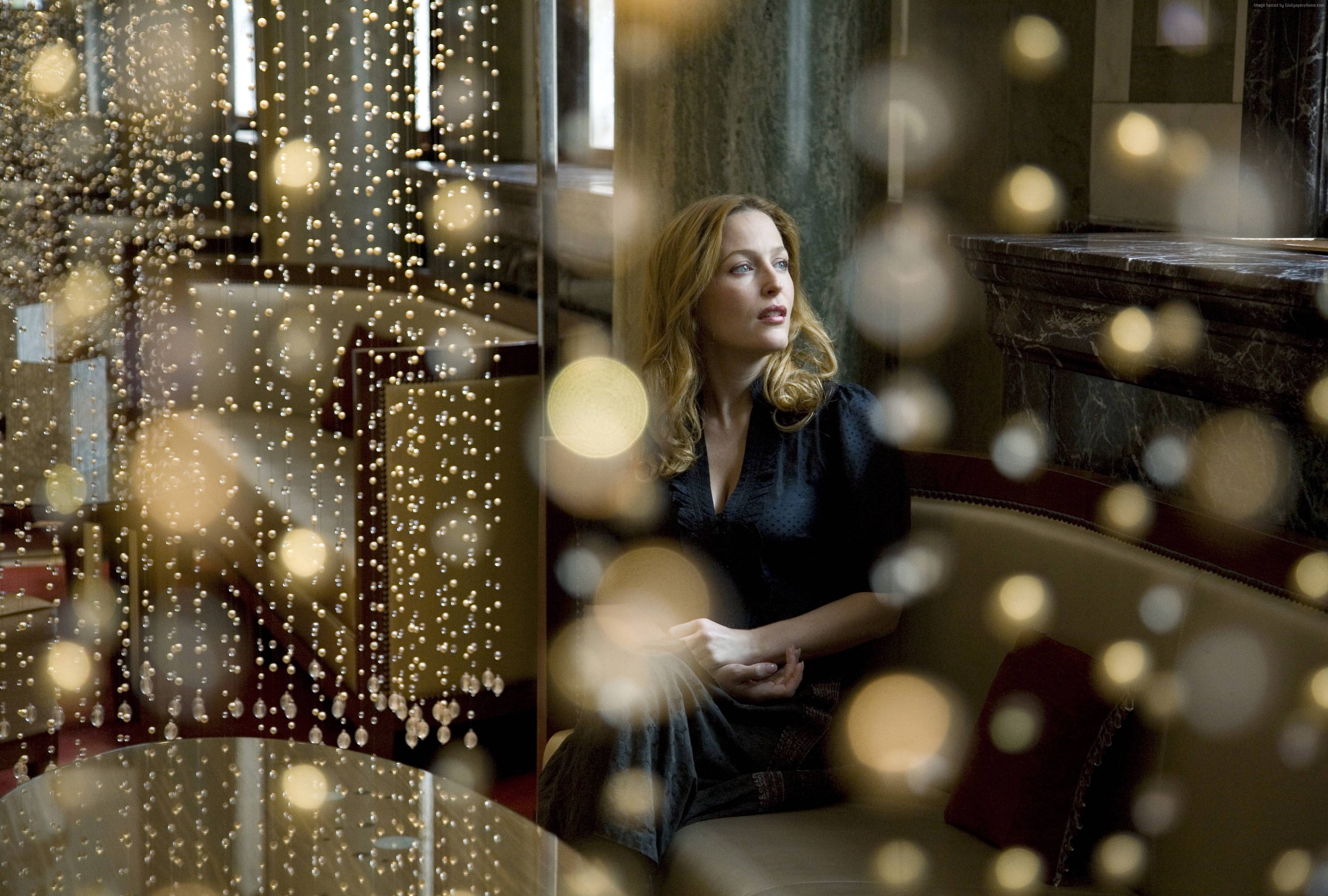 Gillian Anderson sitting on a couch HD Wallpaper