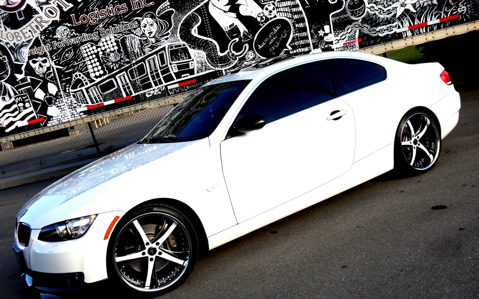White BMW E92 Coupe with Custom Rims HD Wallpaper