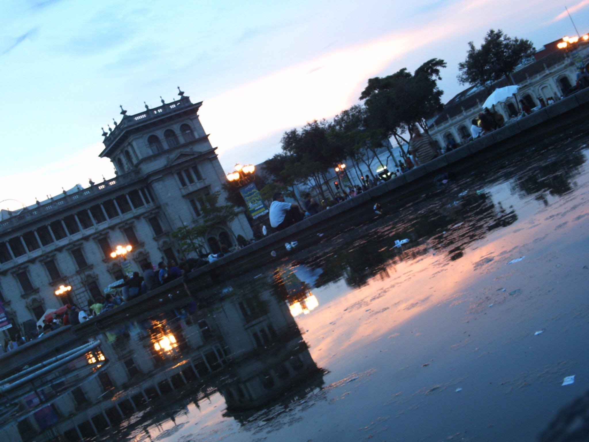 Building reflected in water at dusk HD Wallpaper