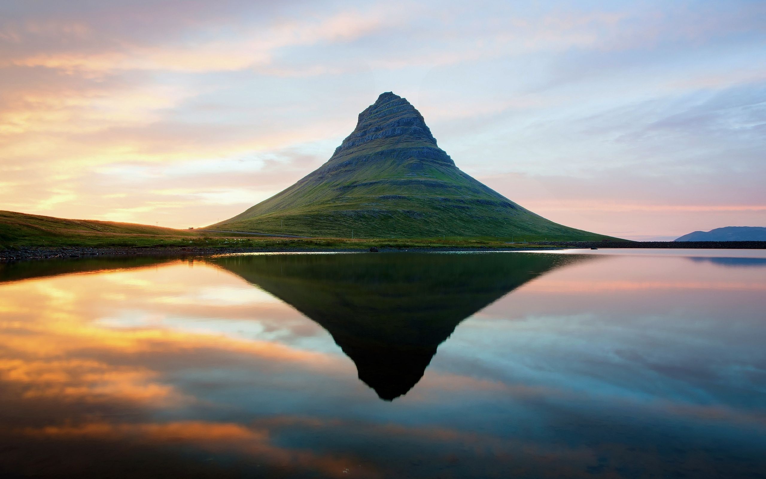 Kirkjufell mountain reflected in water at sunset, Iceland HD Wallpaper