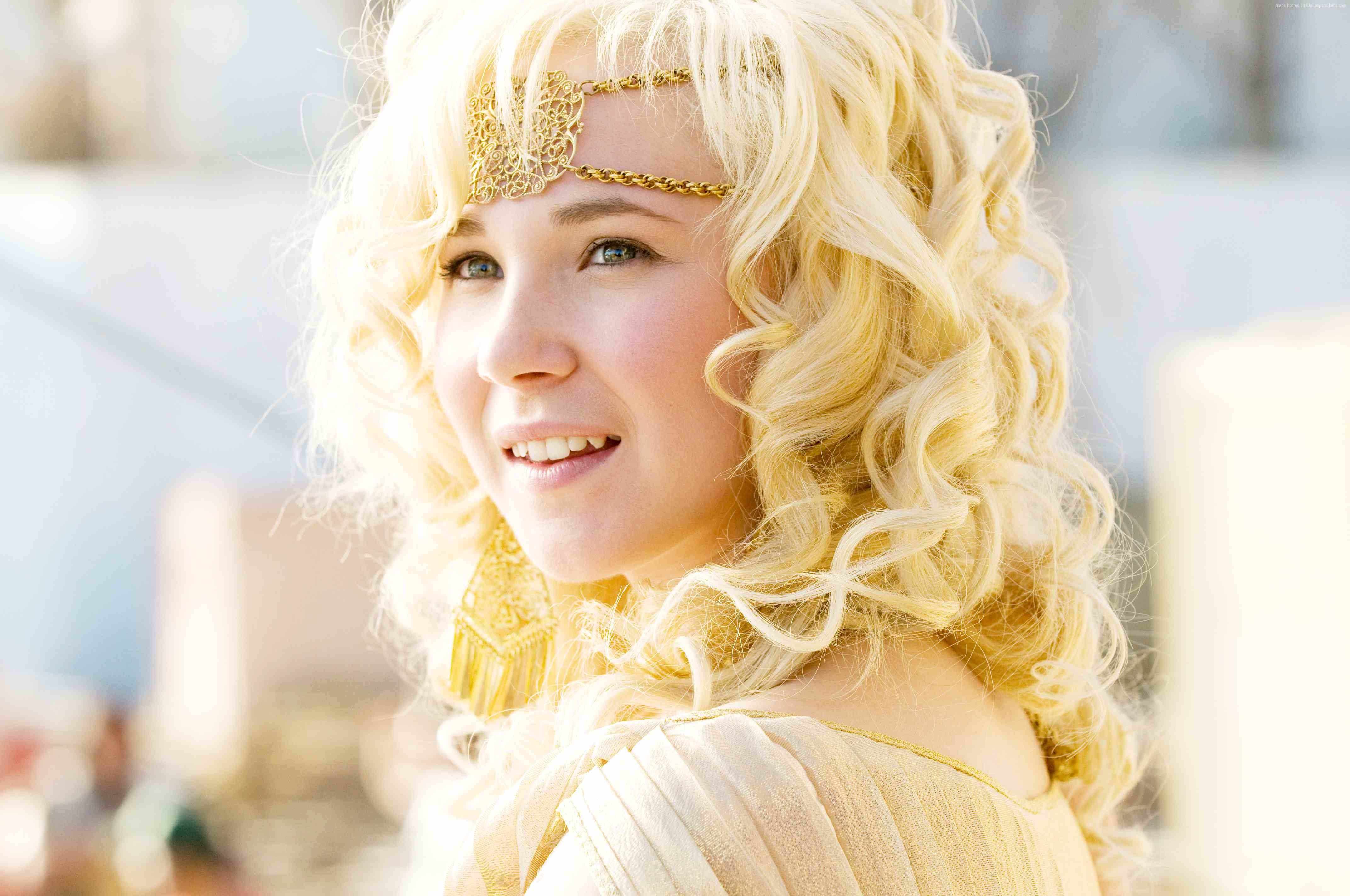 Juno Temple as a blonde woman with golden accessories HD Wallpaper