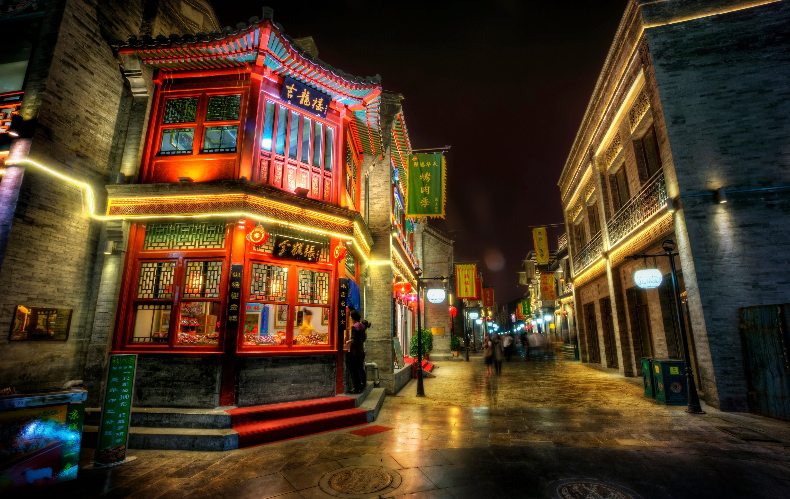 Night street scene with traditional Chinese architecture HD Wallpaper
