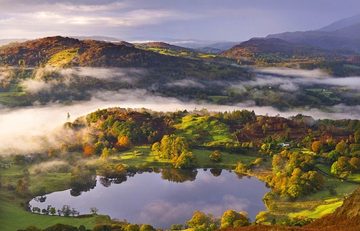 Misty Autumn Morning Over a Lake and Hills HD Wallpaper