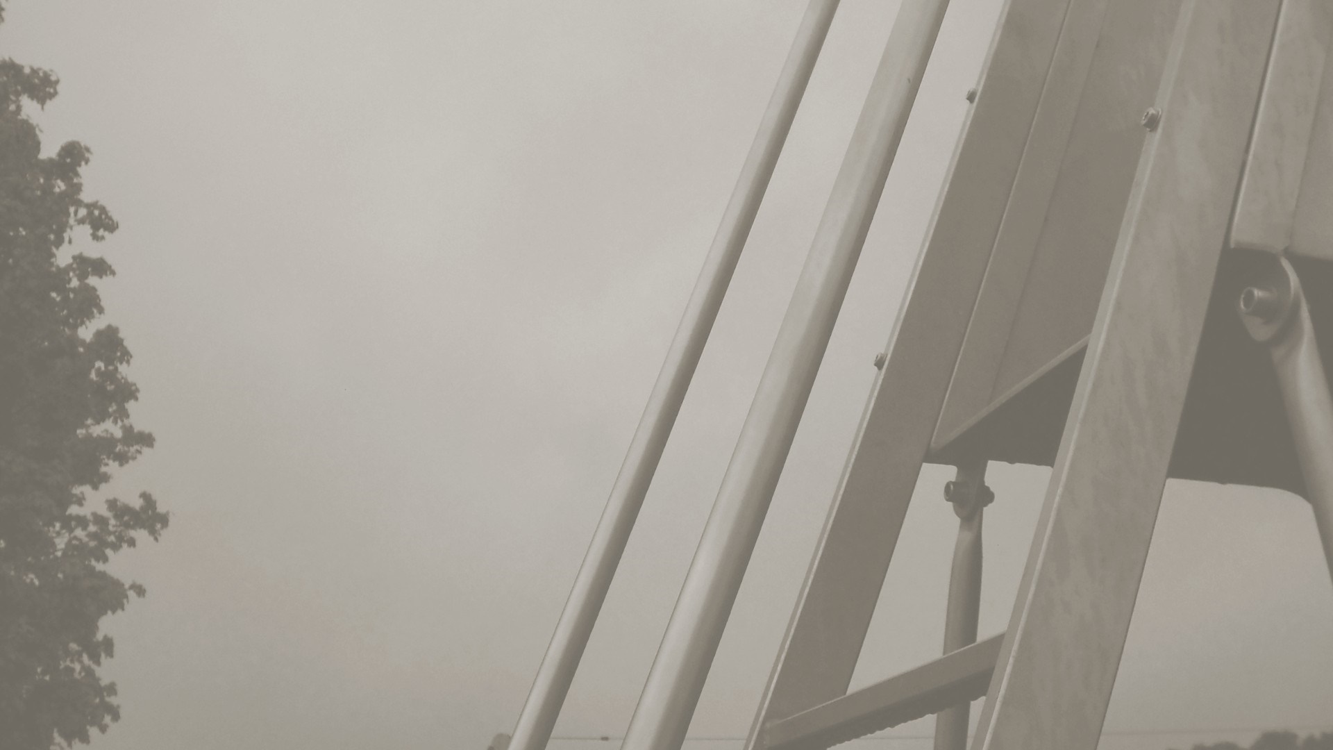 White structure against a foggy sky HD Wallpaper