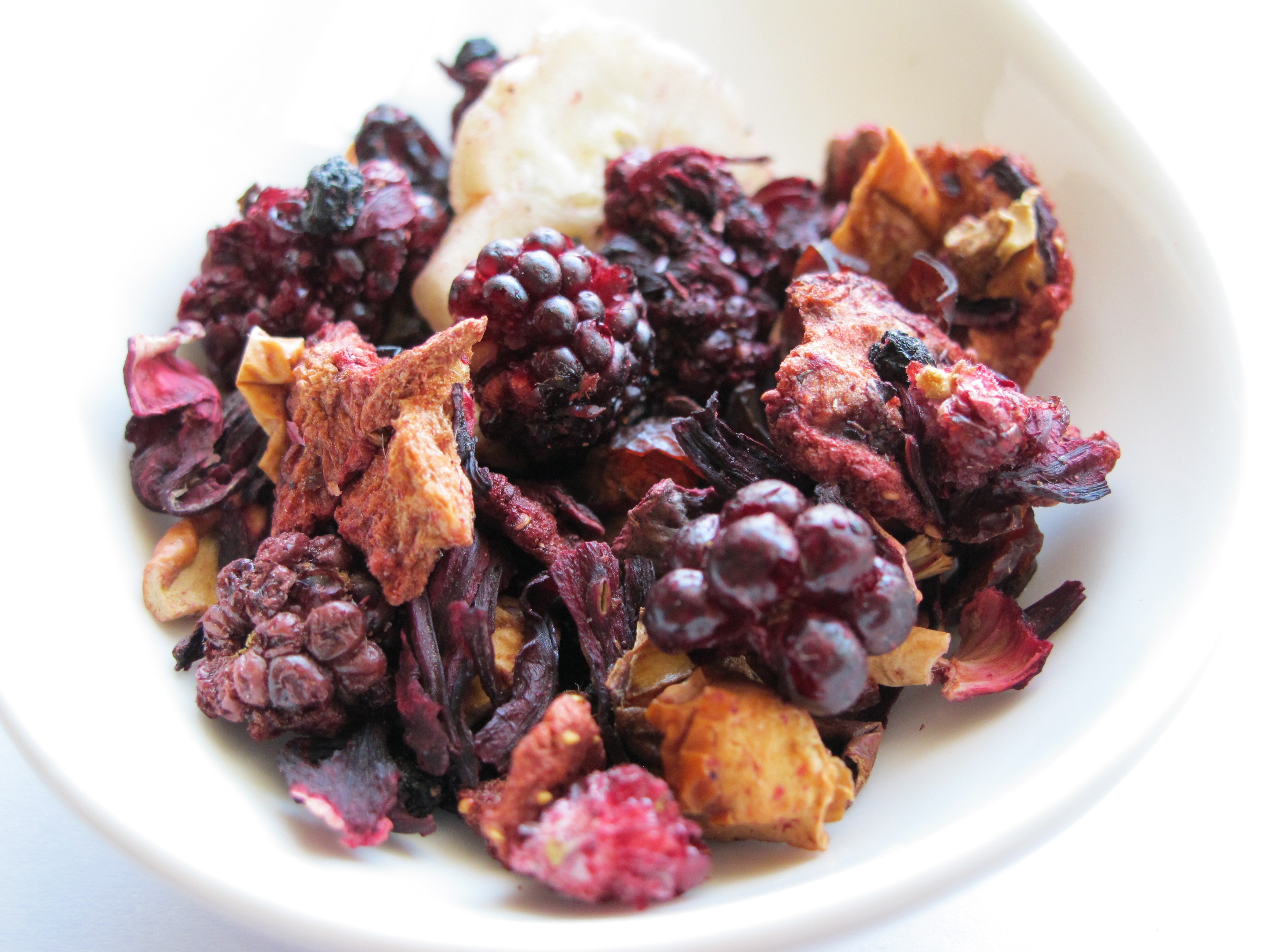 Dried fruit mix with blackberries and banana pieces HD Wallpaper