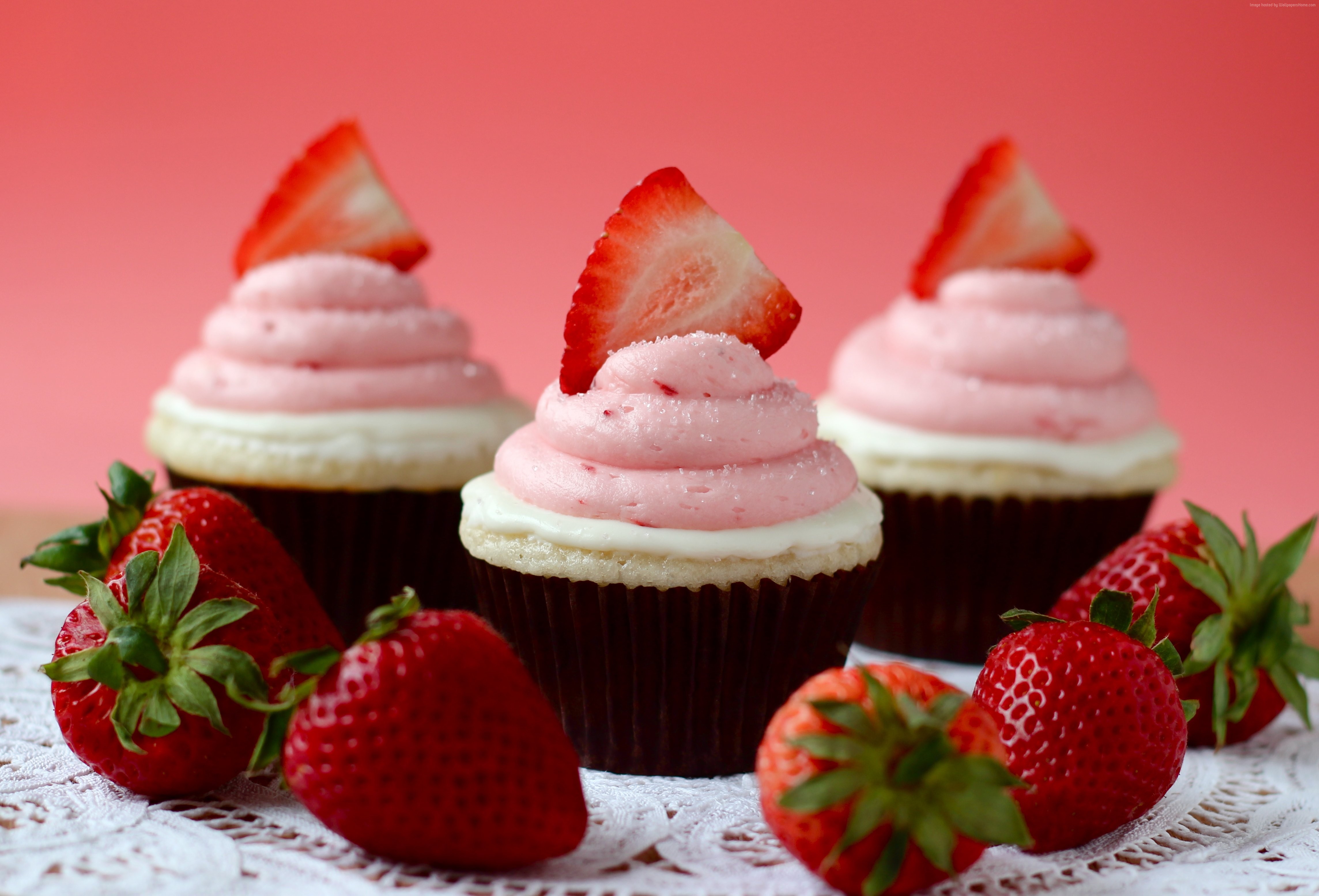 Strawberry cupcakes with fresh strawberries HD Wallpaper