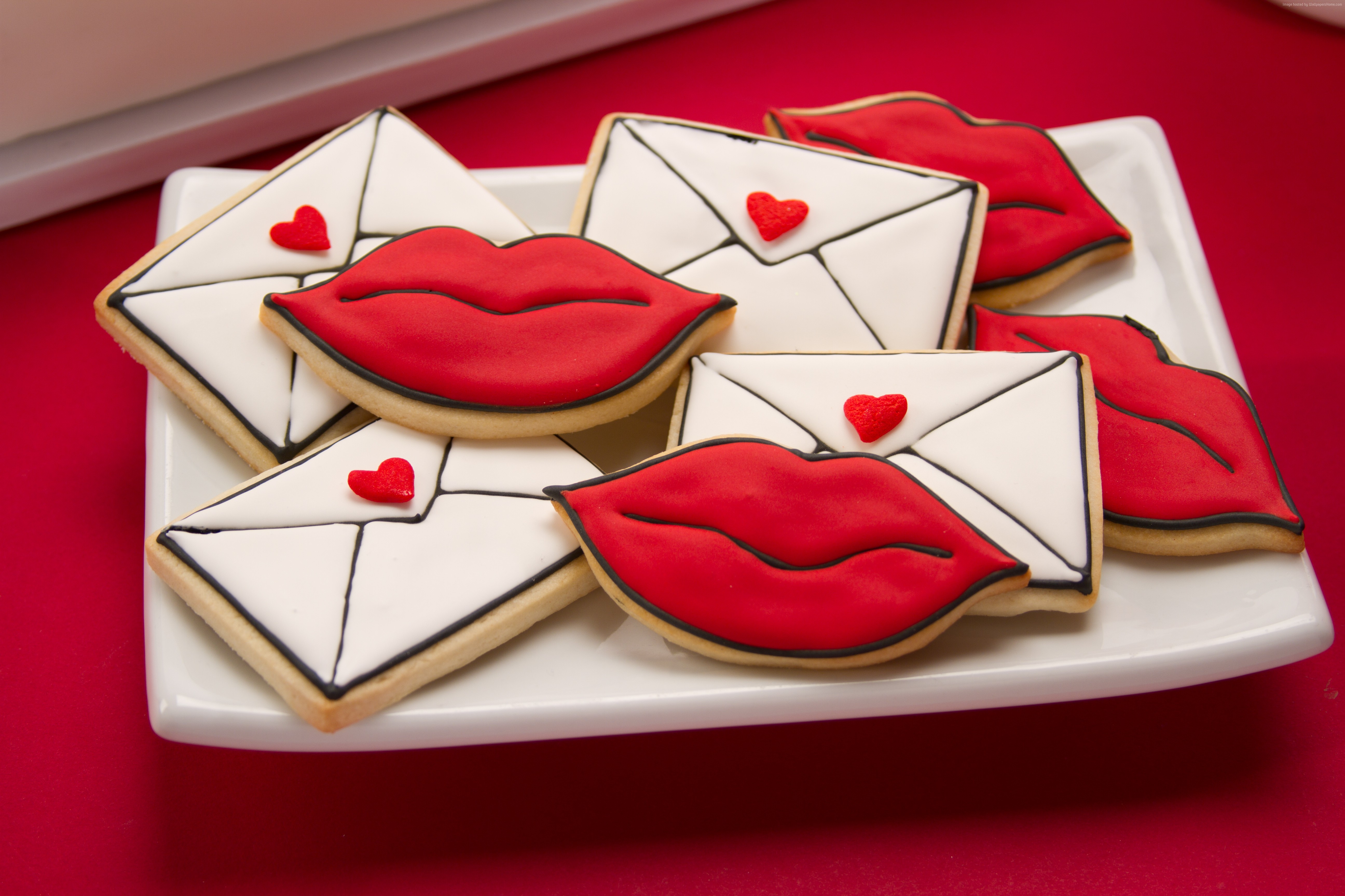 Valentine's Day Cookies with Lips and Envelopes HD Wallpaper