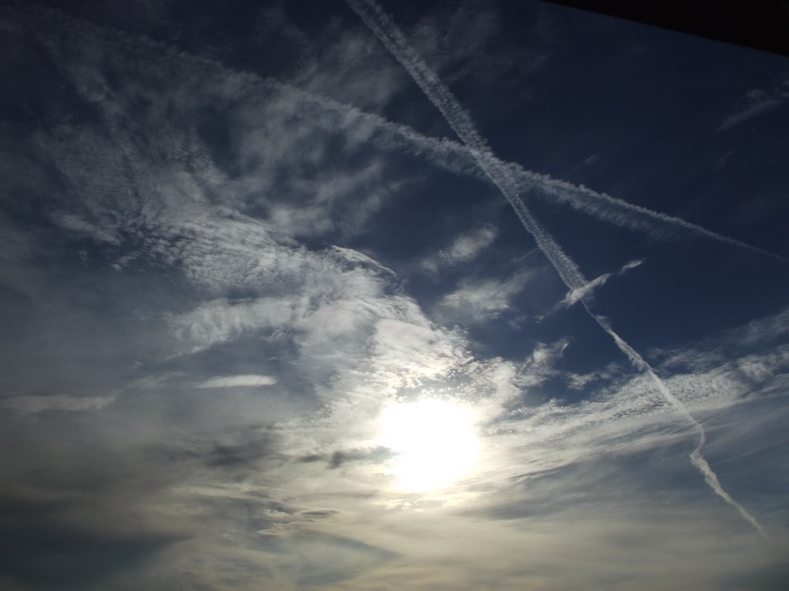 Sunlight and contrails in the sky HD Wallpaper