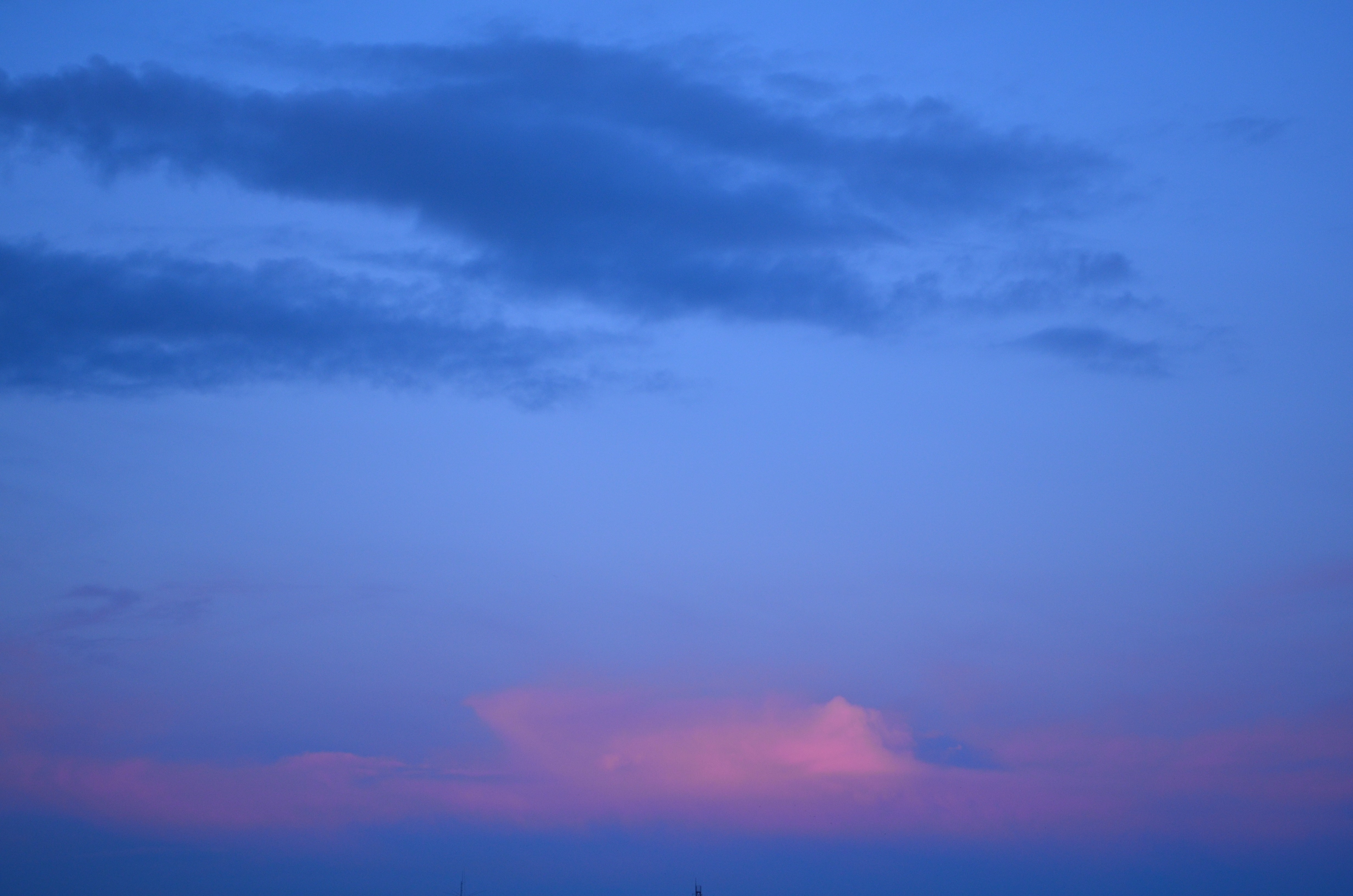 Clouds in the sky at dusk HD Wallpaper