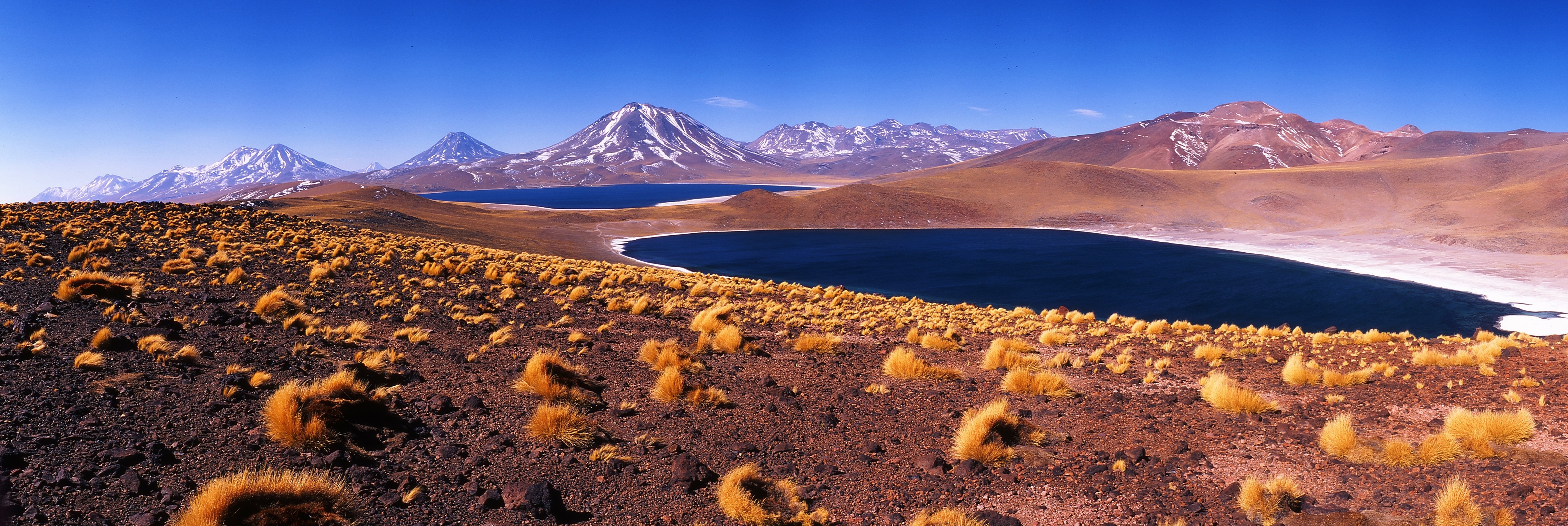 Mountain landscape with lakes and dry grass in Chile HD Wallpaper