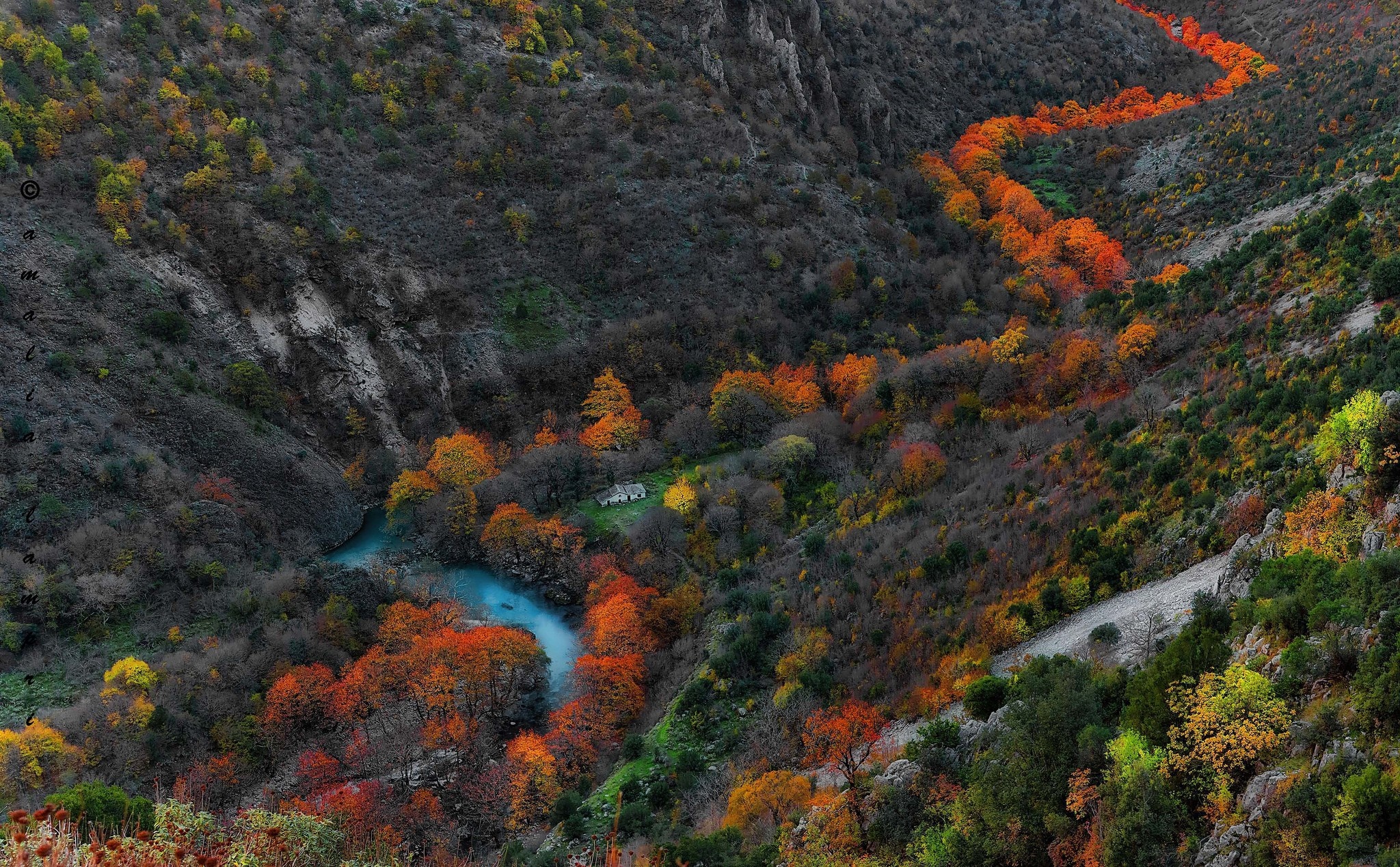 Autumn River Valley in Mountainous Terrain HD Wallpaper
