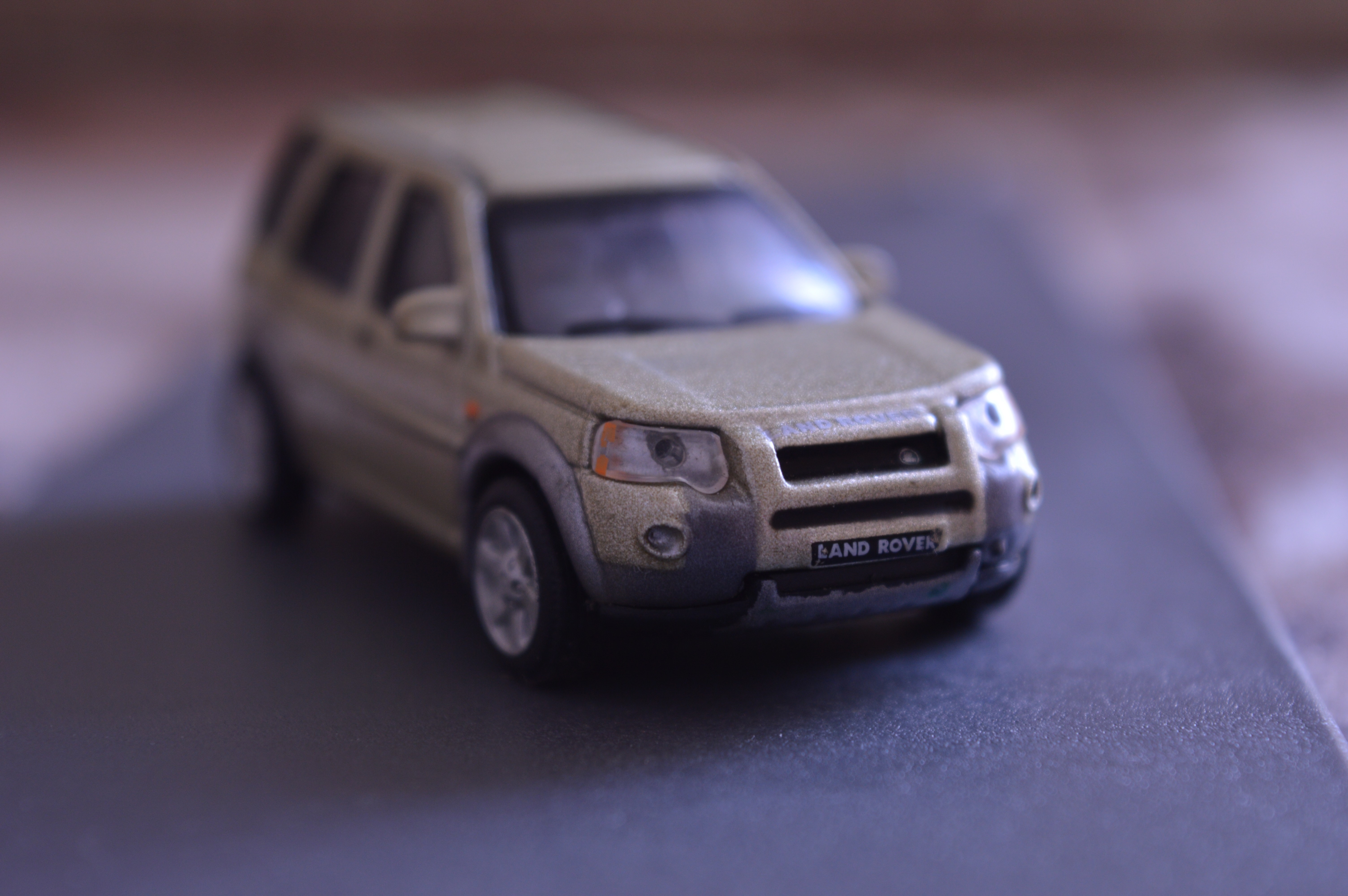 Land Rover SUV toy car HD Wallpaper