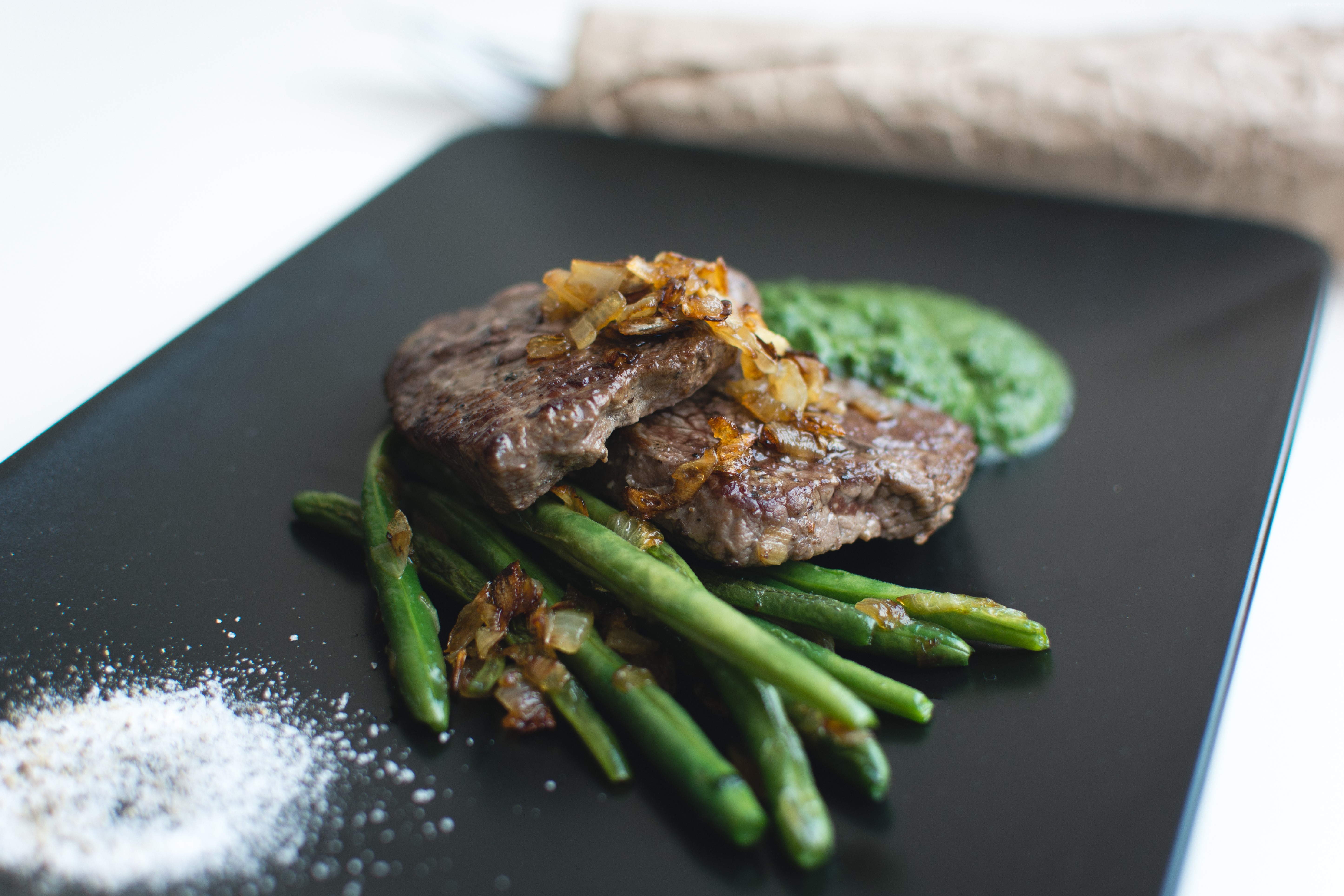 Steak with green sauce and green beans HD Wallpaper