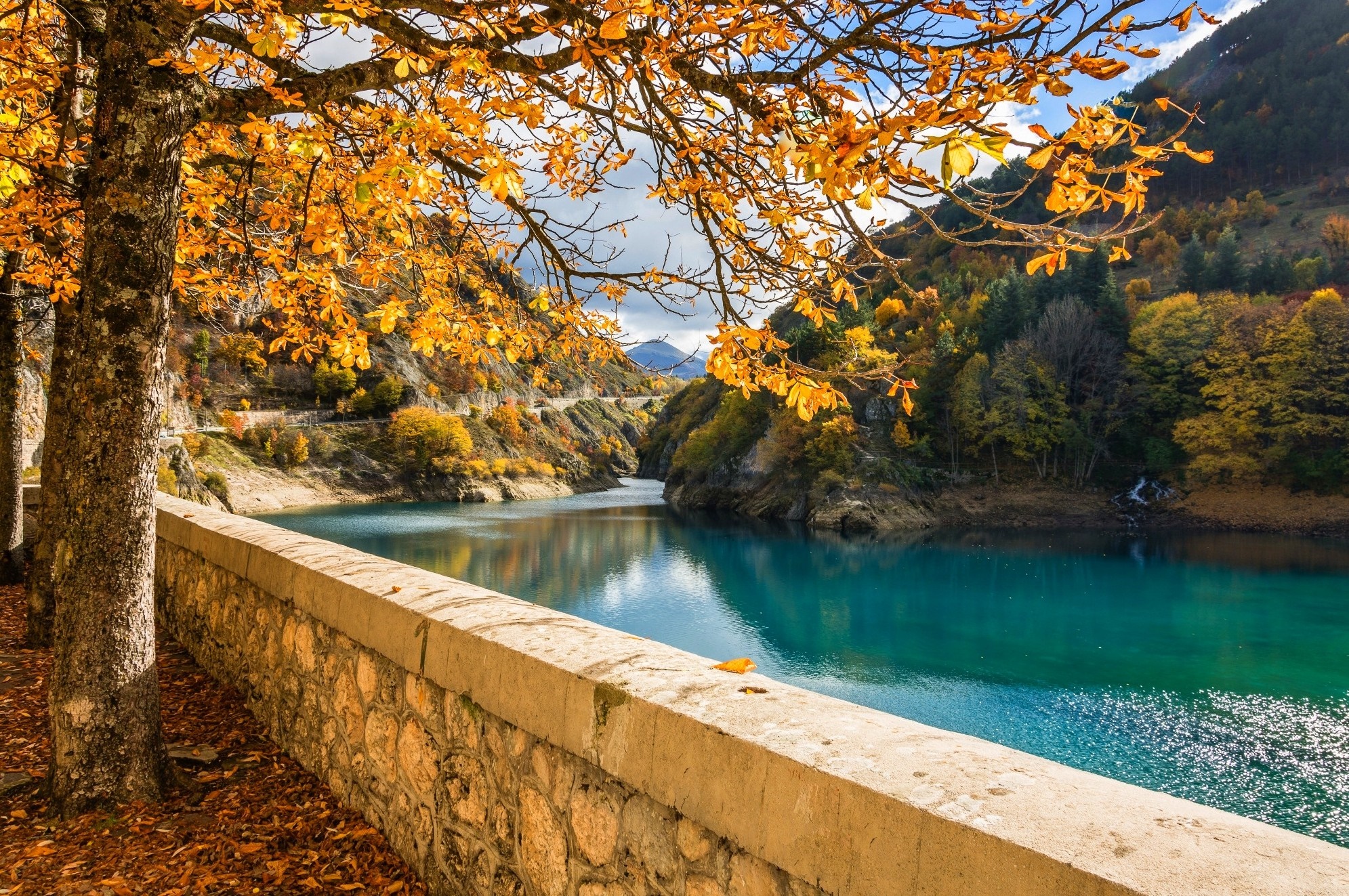 Autumn landscape with a turquoise lake and mountains HD Wallpaper