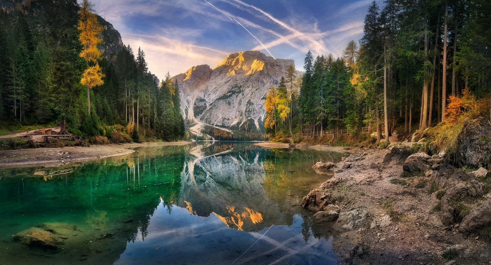 Mountain lake reflection in autumn forest HD Wallpaper