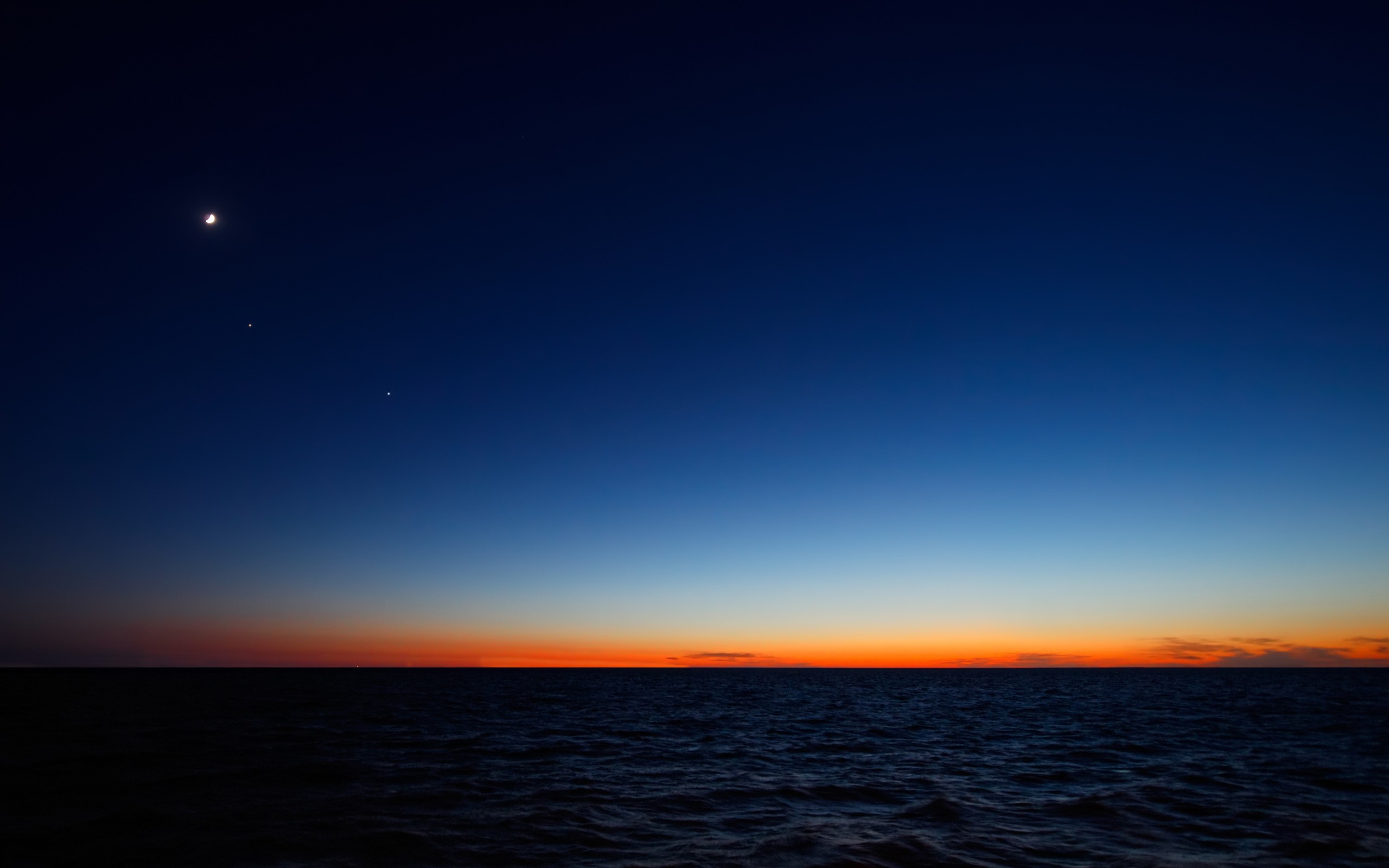 Crescent moon and planets over the ocean at dusk HD Wallpaper