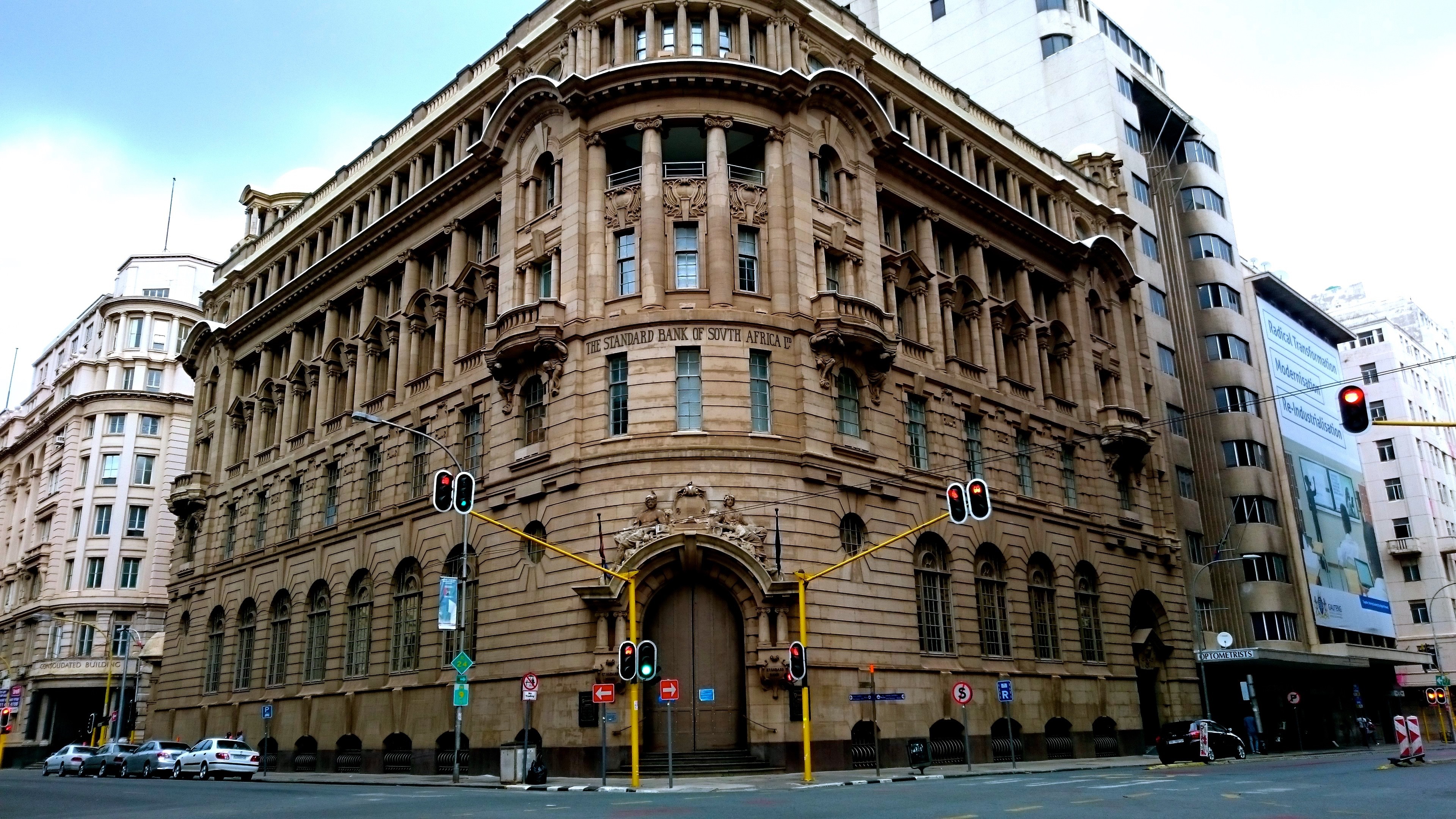 The Standard Bank of South Africa building in Johannesburg HD Wallpaper