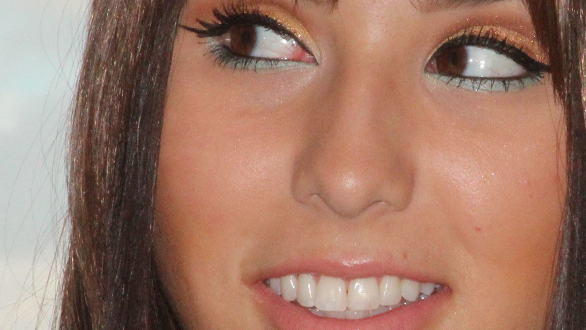 Close up of a woman's face with makeup HD Wallpaper