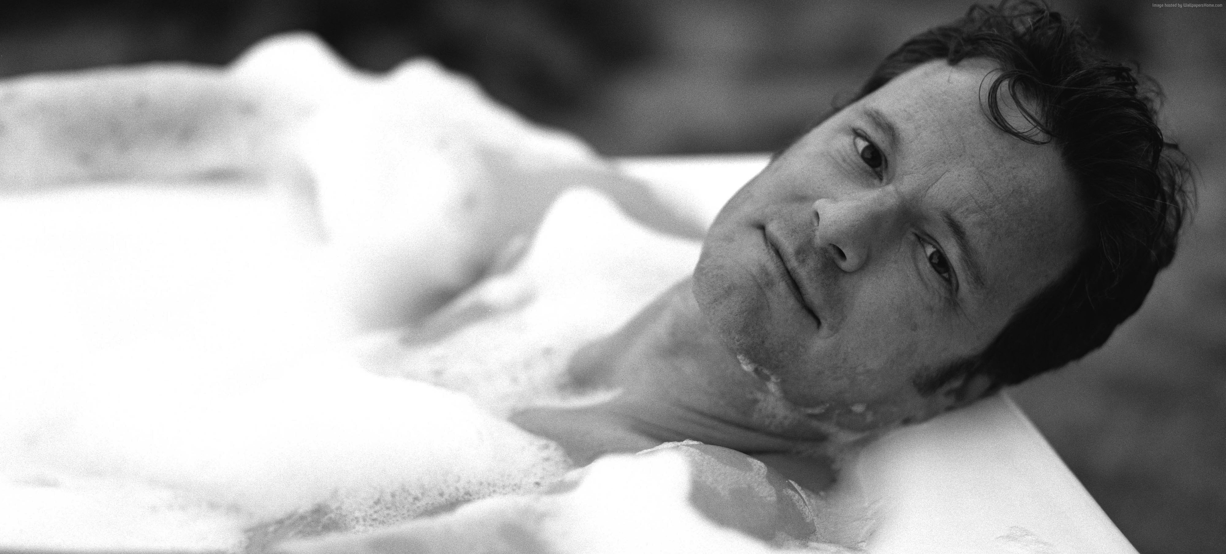 Colin Firth in a bubble bath HD Wallpaper