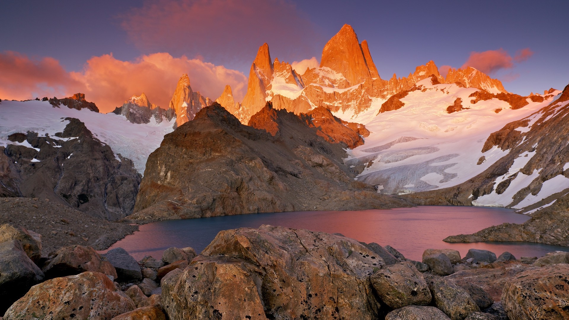 Fitz Roy mountain range at sunrise with lake HD Wallpaper