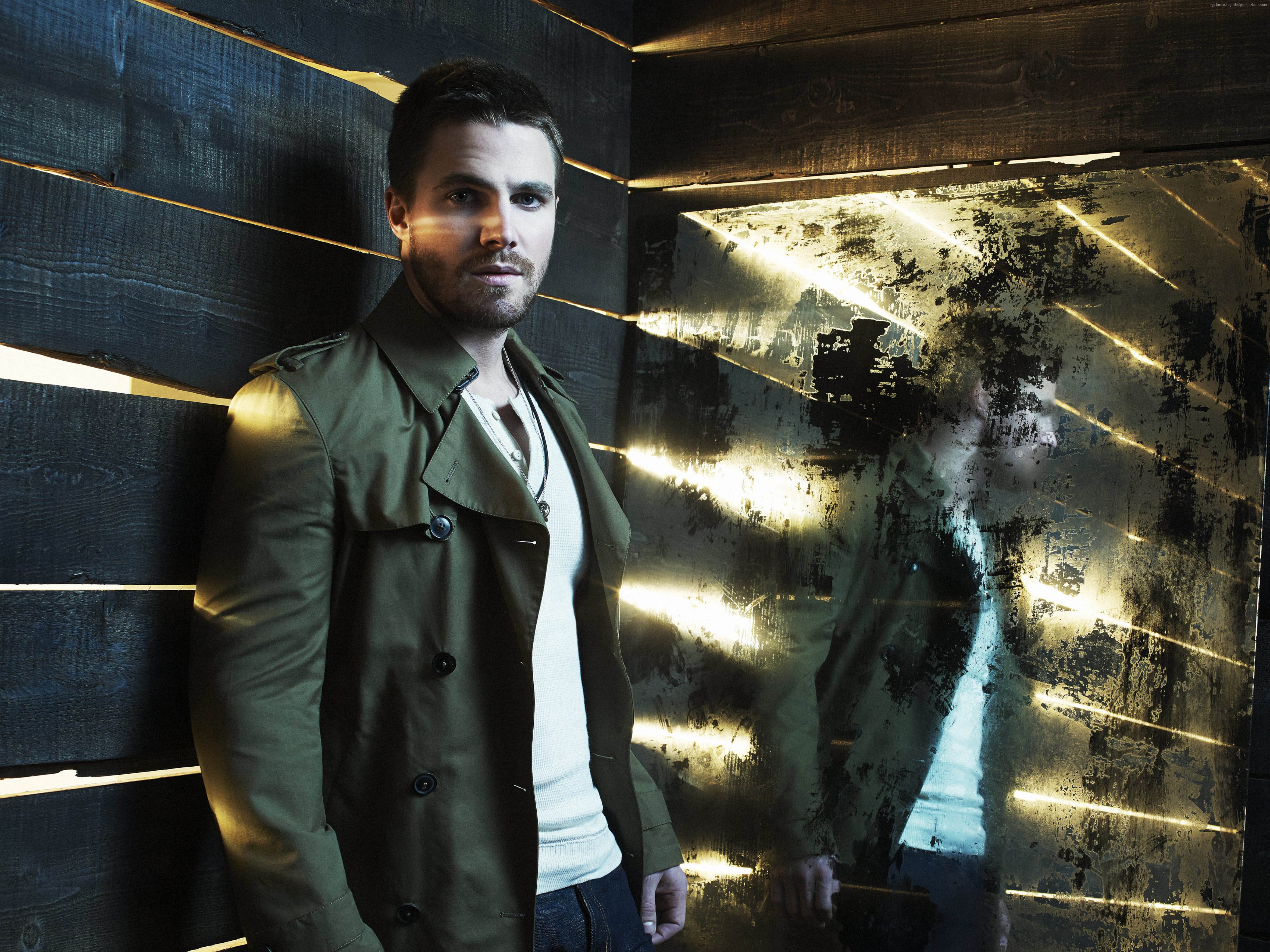 Stephen Amell in a Trench Coat HD Wallpaper