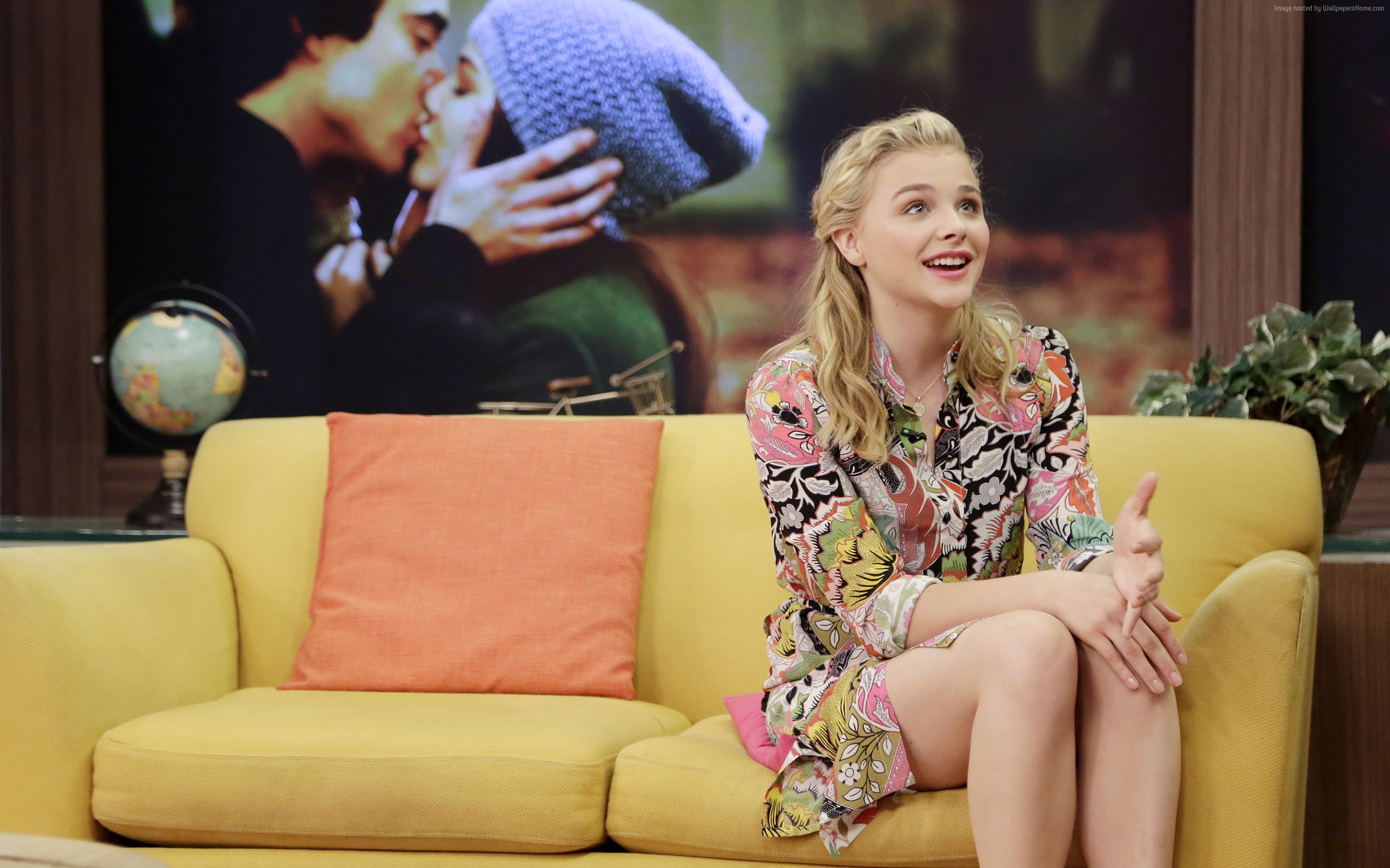 Chloe Moretz on a yellow couch HD Wallpaper