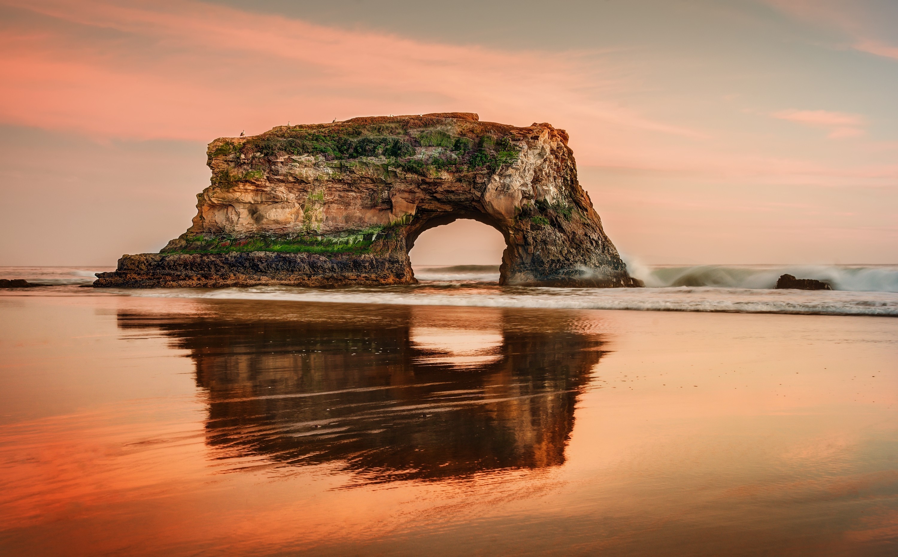 Natural Bridges State Beach at sunset with reflection HD Wallpaper