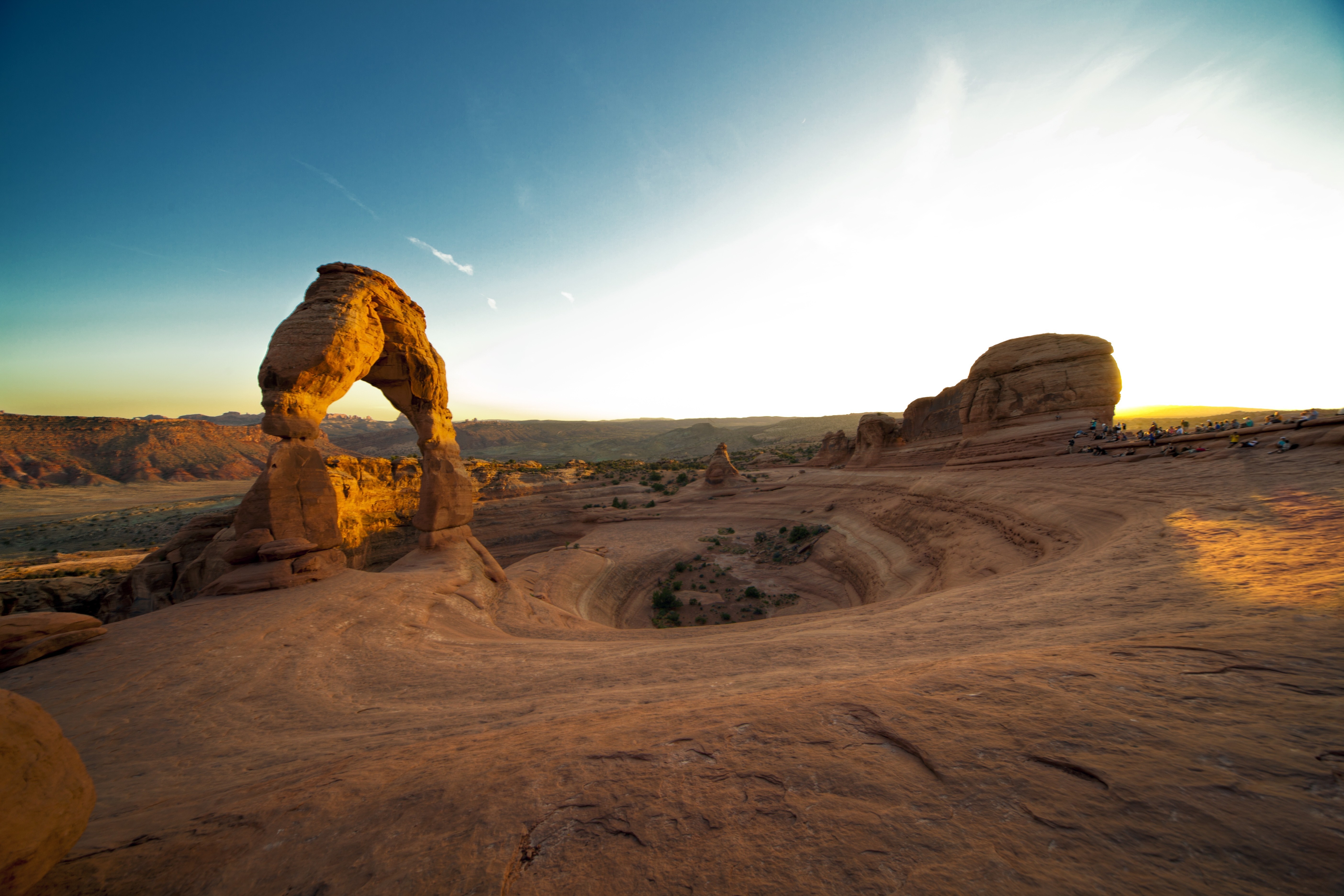Delicate Arch at Sunrise in Arches National Park HD Wallpaper