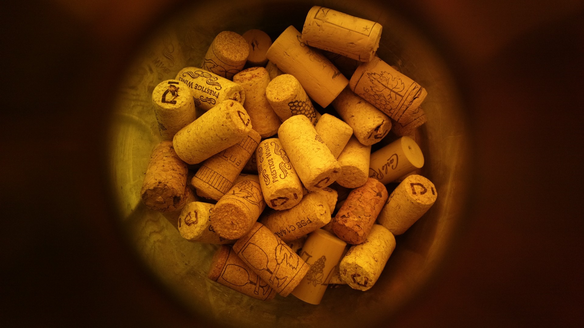 Pile of wine corks in a bowl HD Wallpaper
