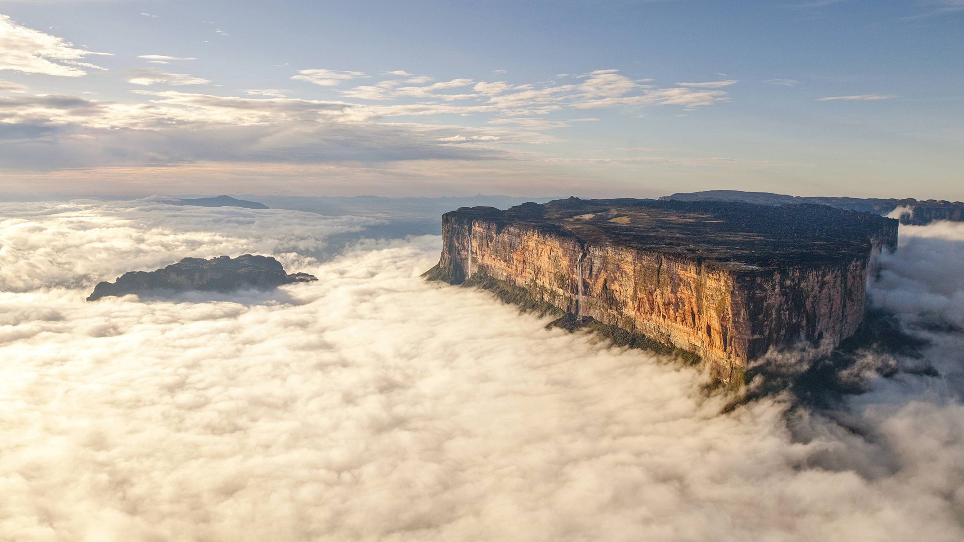 Mount Roraima plateau above clouds at sunrise HD Wallpaper