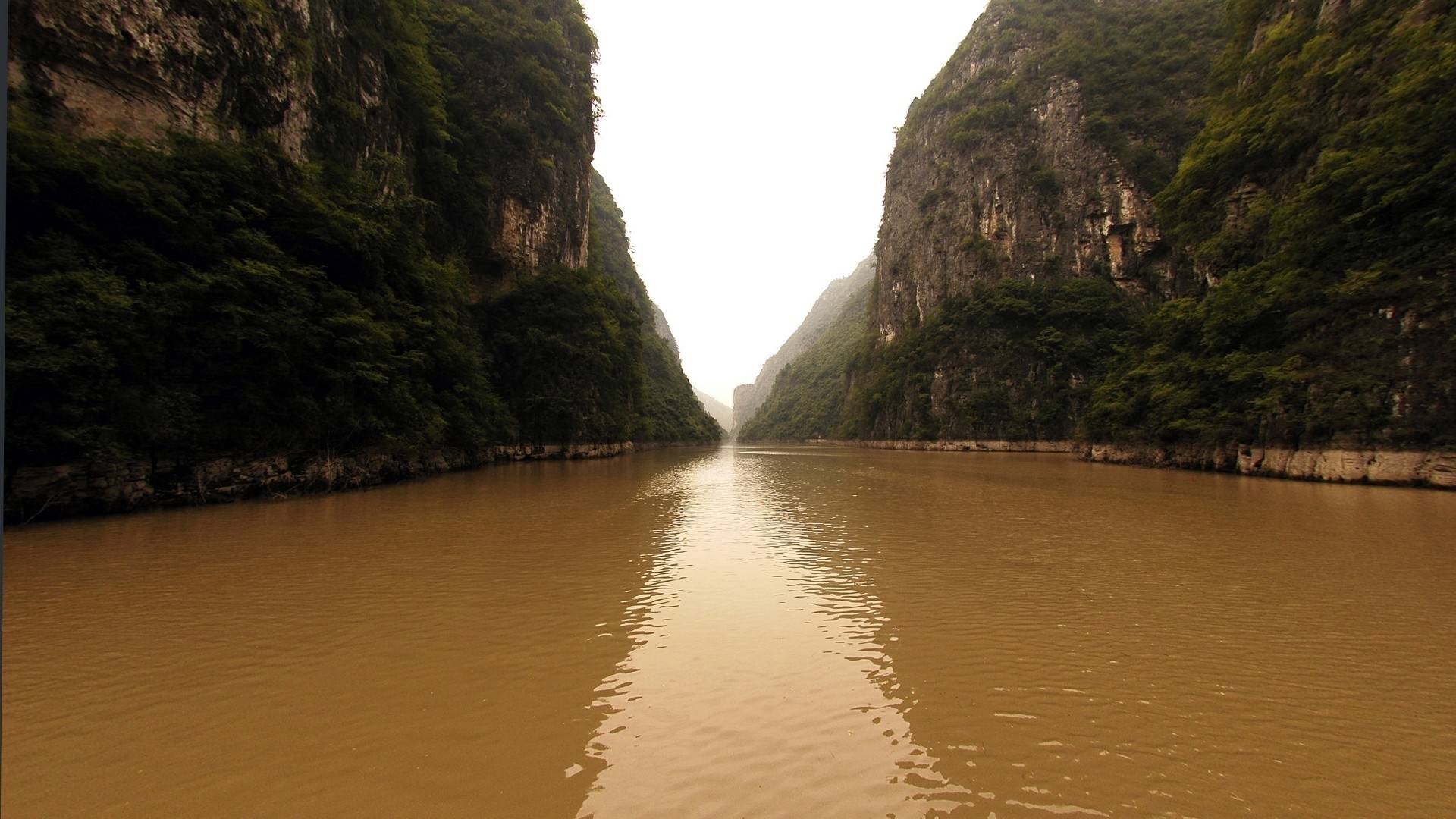 River flowing through a mountain gorge HD Wallpaper