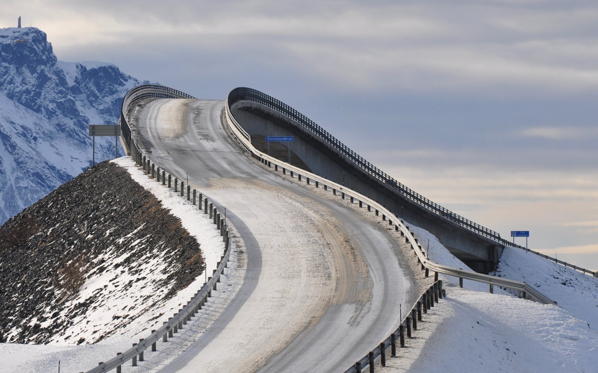 Storseisundet Bridge in Norway during winter HD Wallpaper