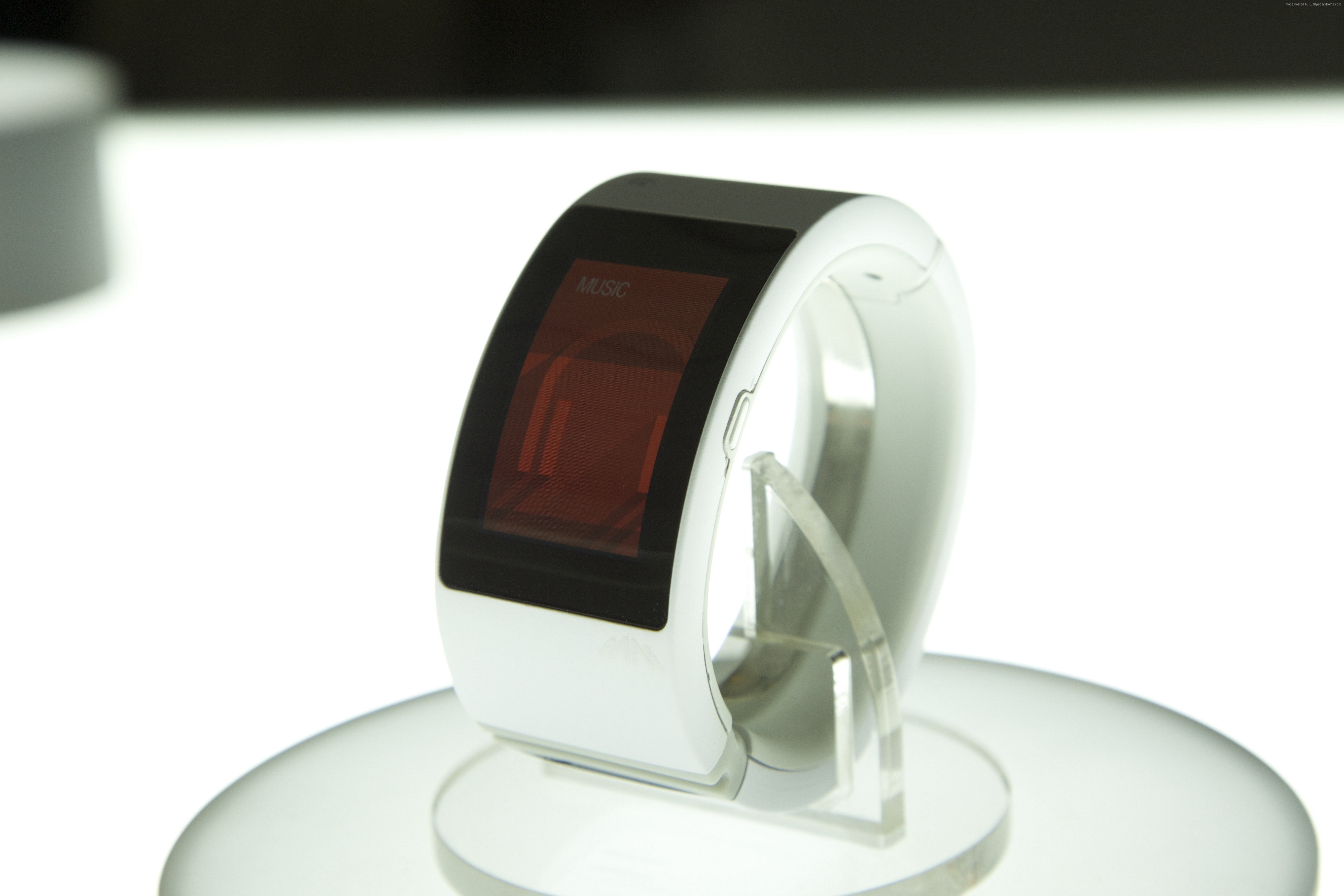 i.am PULS Smartwatch with black display HD Wallpaper