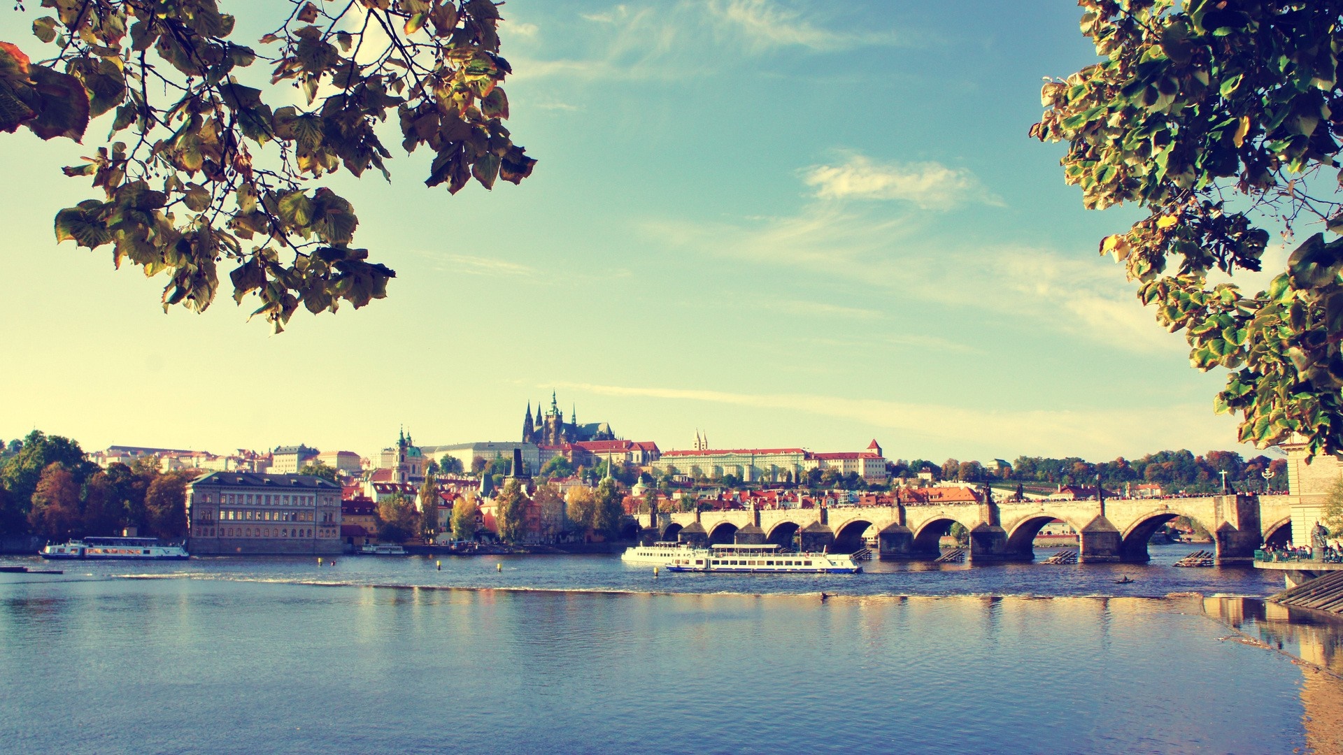 Charles Bridge and Prague Castle over Vltava River HD Wallpaper